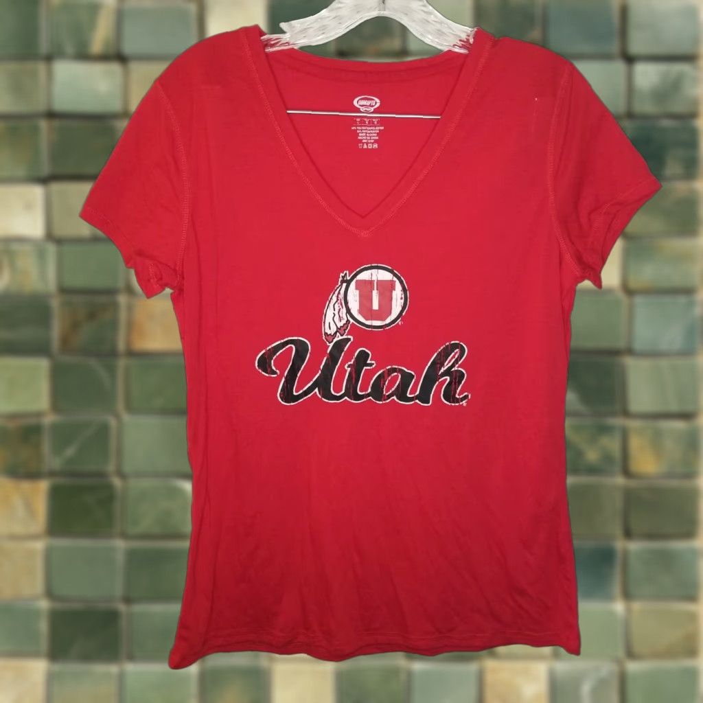 Vintage VOLTAGE Concepts Utah Utes V-Neck T-Shirt Women's L Red Utah Utes Logo 90s Concert? Size L / US 10 / IT 46 - 1 Thumbnail