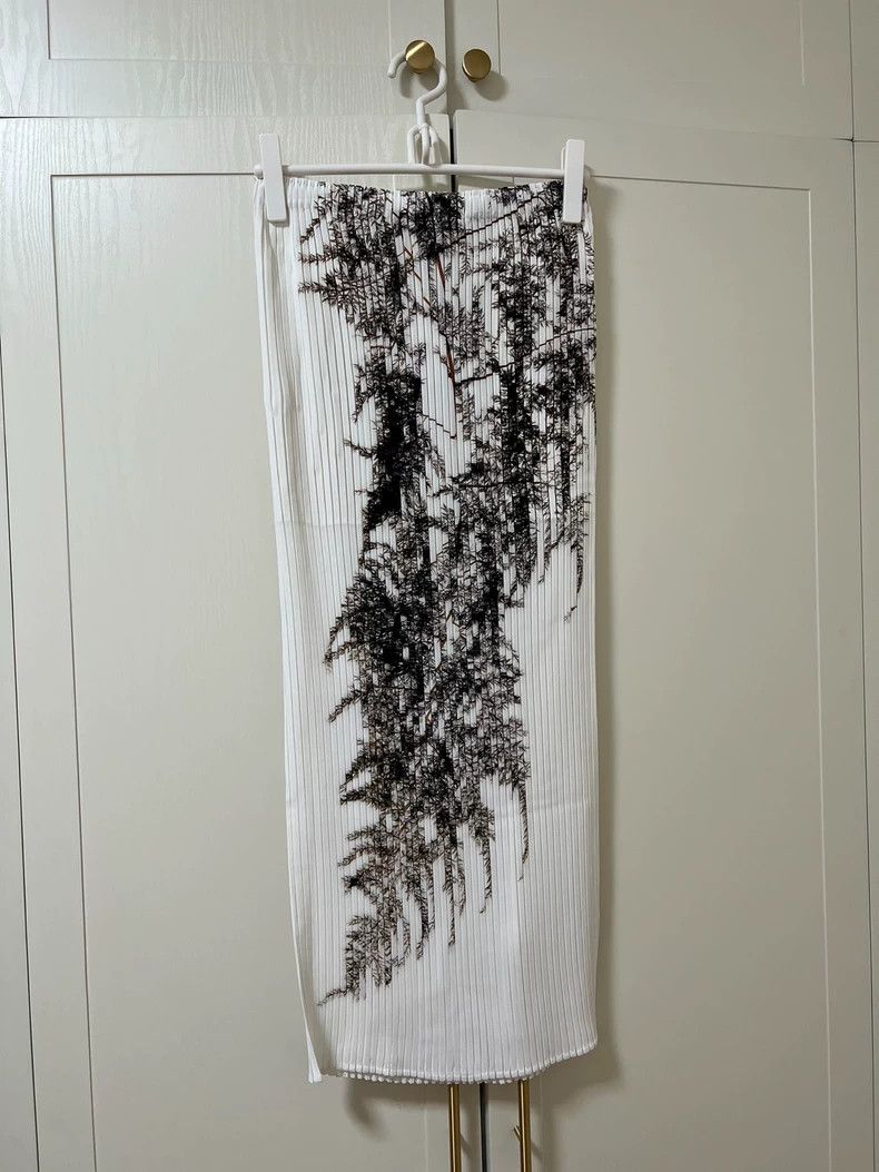 Issey Miyake Issey Miyake size:2 A grey main line asparagus fern skirt Size 22" - 2 Thumbnail