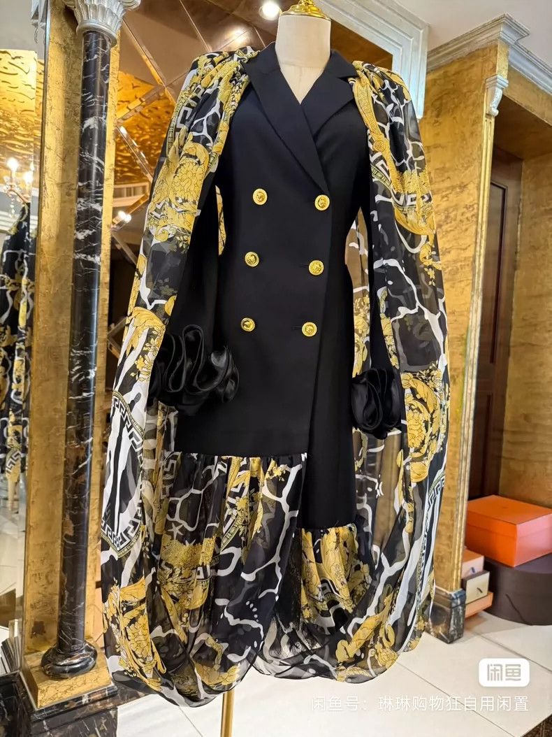 Versace Versace Classic baroque cape silhouette cut design gown Size M / US 6-8 / IT 42-44 - 1 Thumbnail