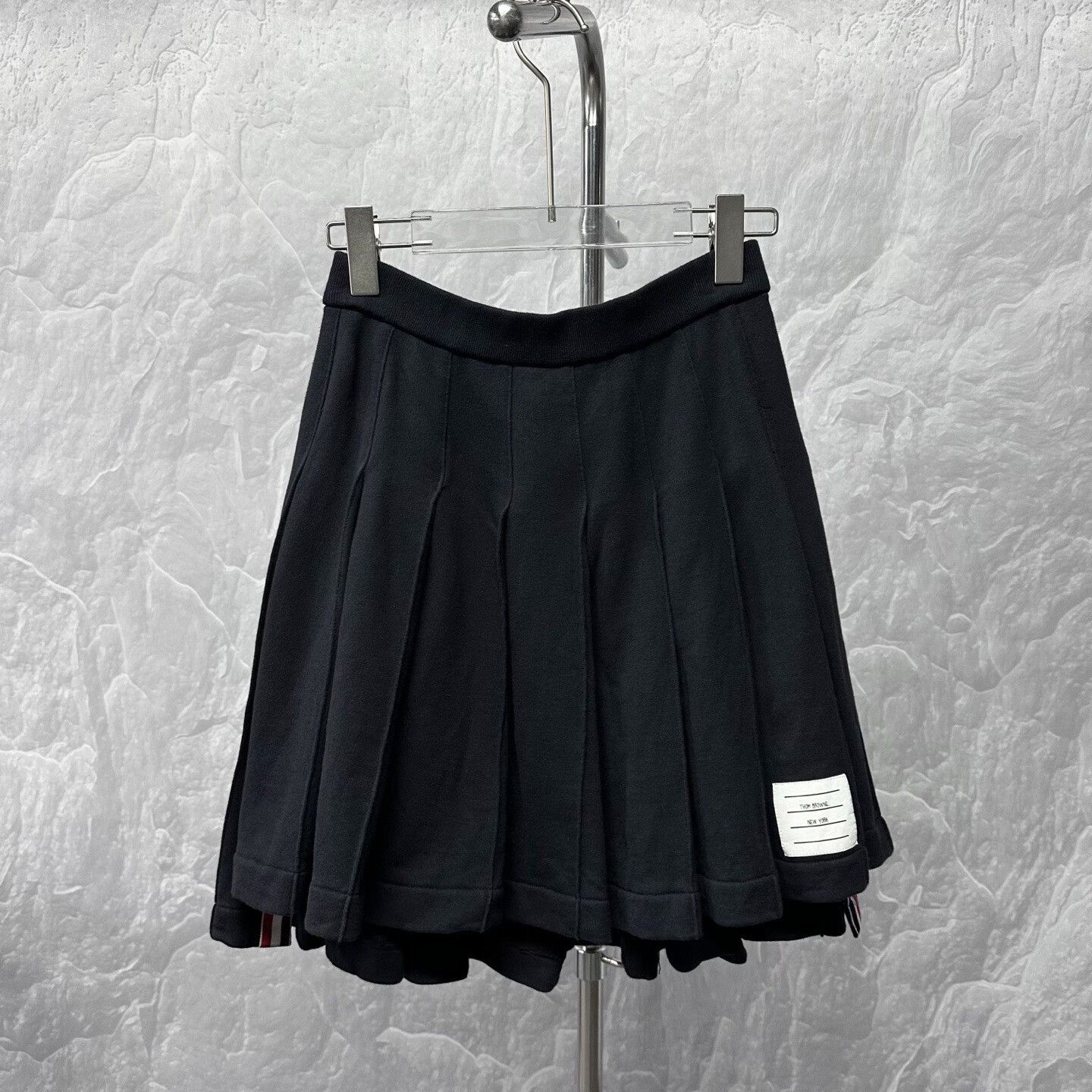 Thom Browne classic pleated skirt by thom browne Size 40" / US 18 - 1 Thumbnail