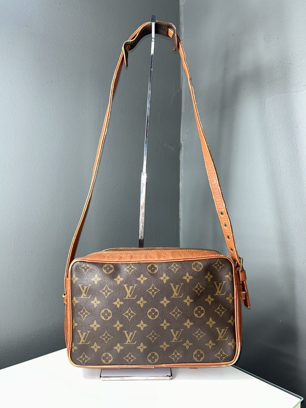 Louis Vuitton Vintage Louis Vuitton Monogram Sac Bandouliere w LV Dust Bag Size ONE SIZE - 9 Thumbnail
