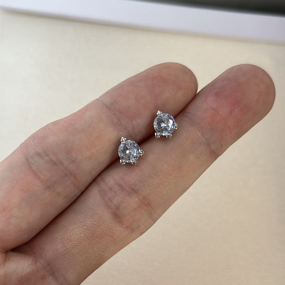 Other 6mm Dragon Claw CZ Stud Earrings for Men Women Streetwear Size ONE SIZE - 5 Thumbnail
