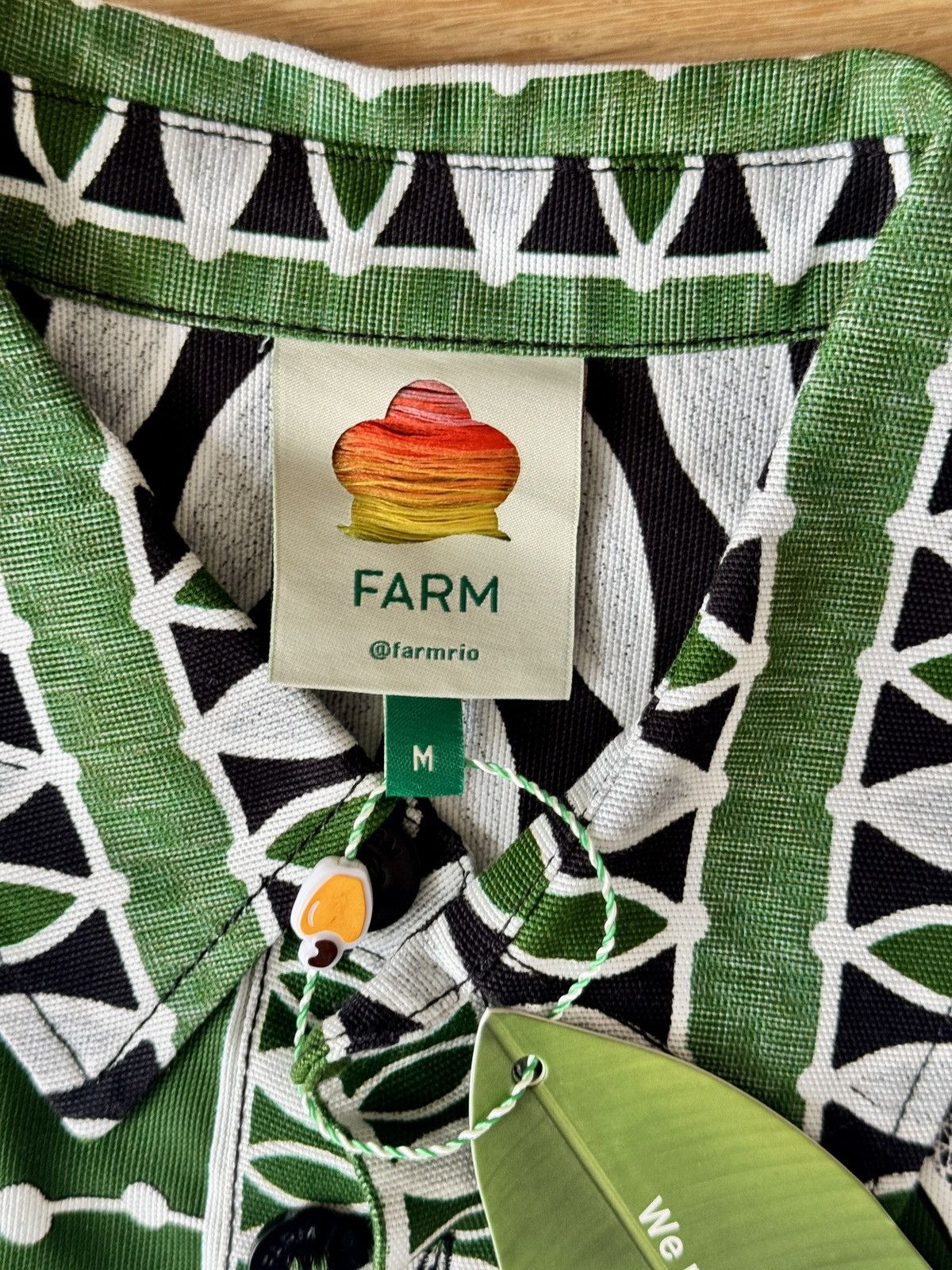 Farm Rio Farm Rio - Mens button up in tropical print - new never worn Size US M / EU 48-50 / 2 - 2 Thumbnail