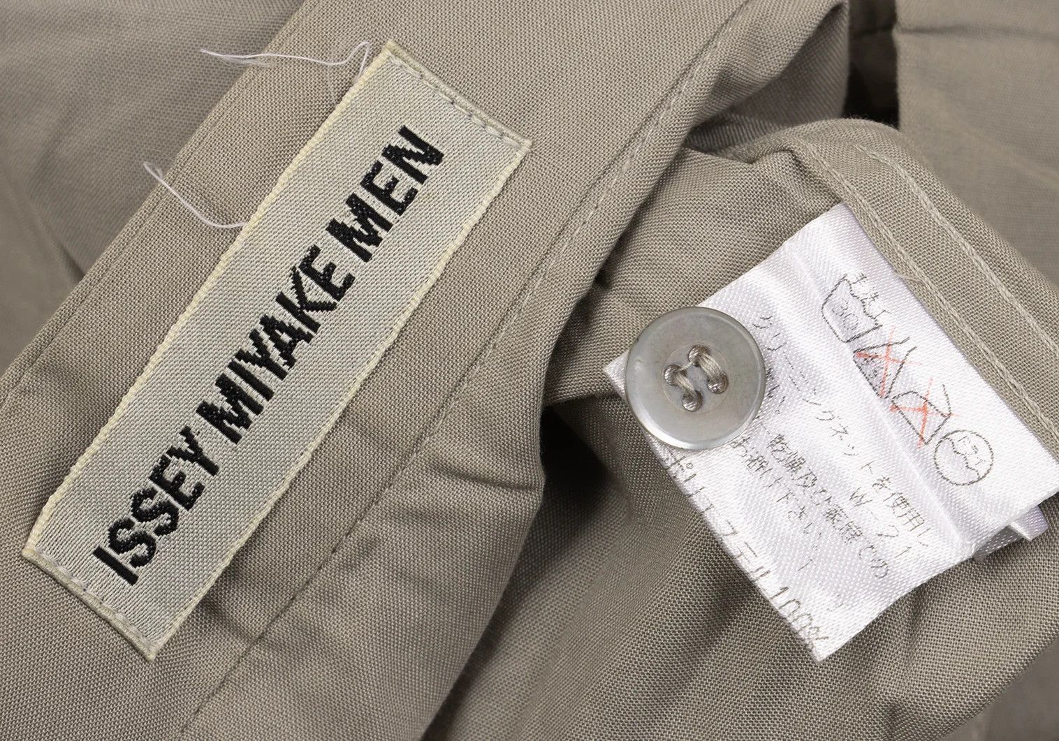 Issey Miyake Band Collar Pleated Shirt in Gray, Size M Size US M / EU 48-50 / 2 - 17 Thumbnail
