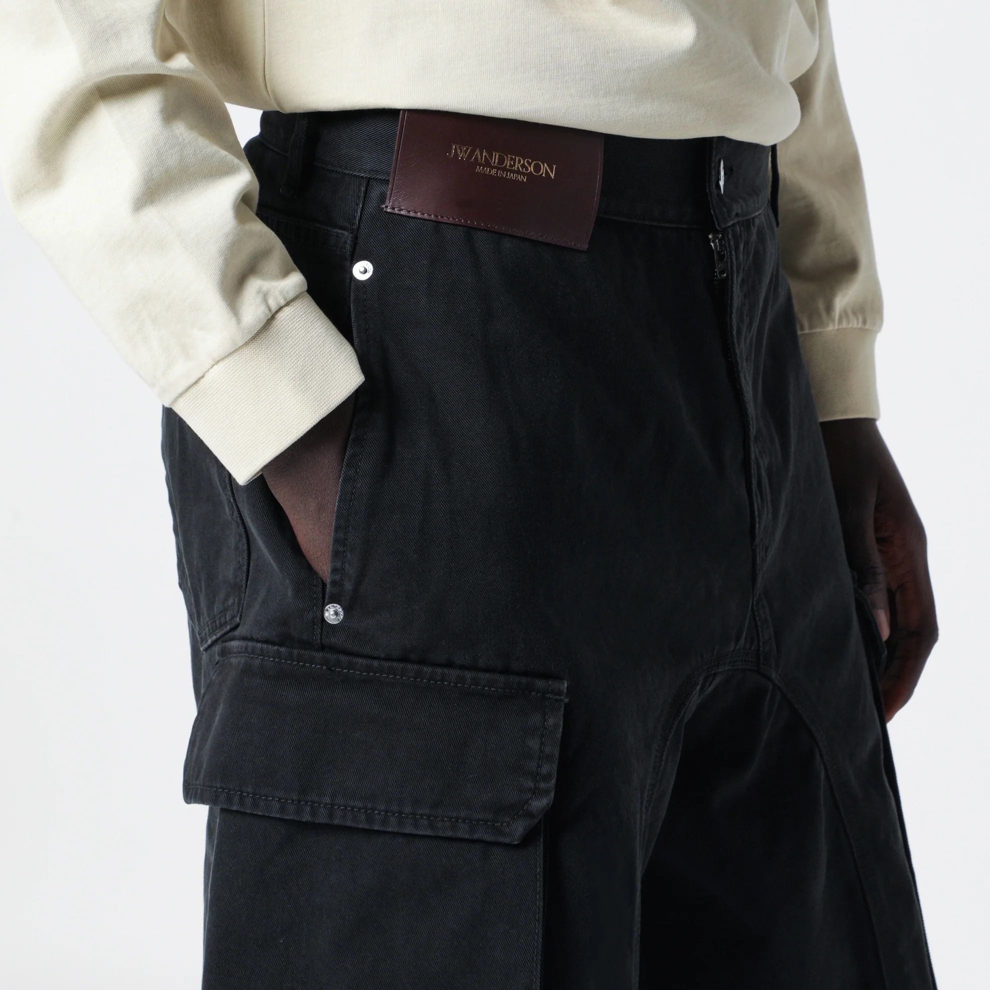 JW Anderson o1d2blof0526 Patch Pocket Shorts in Black Size US 30 / EU 46 - 4 Thumbnail