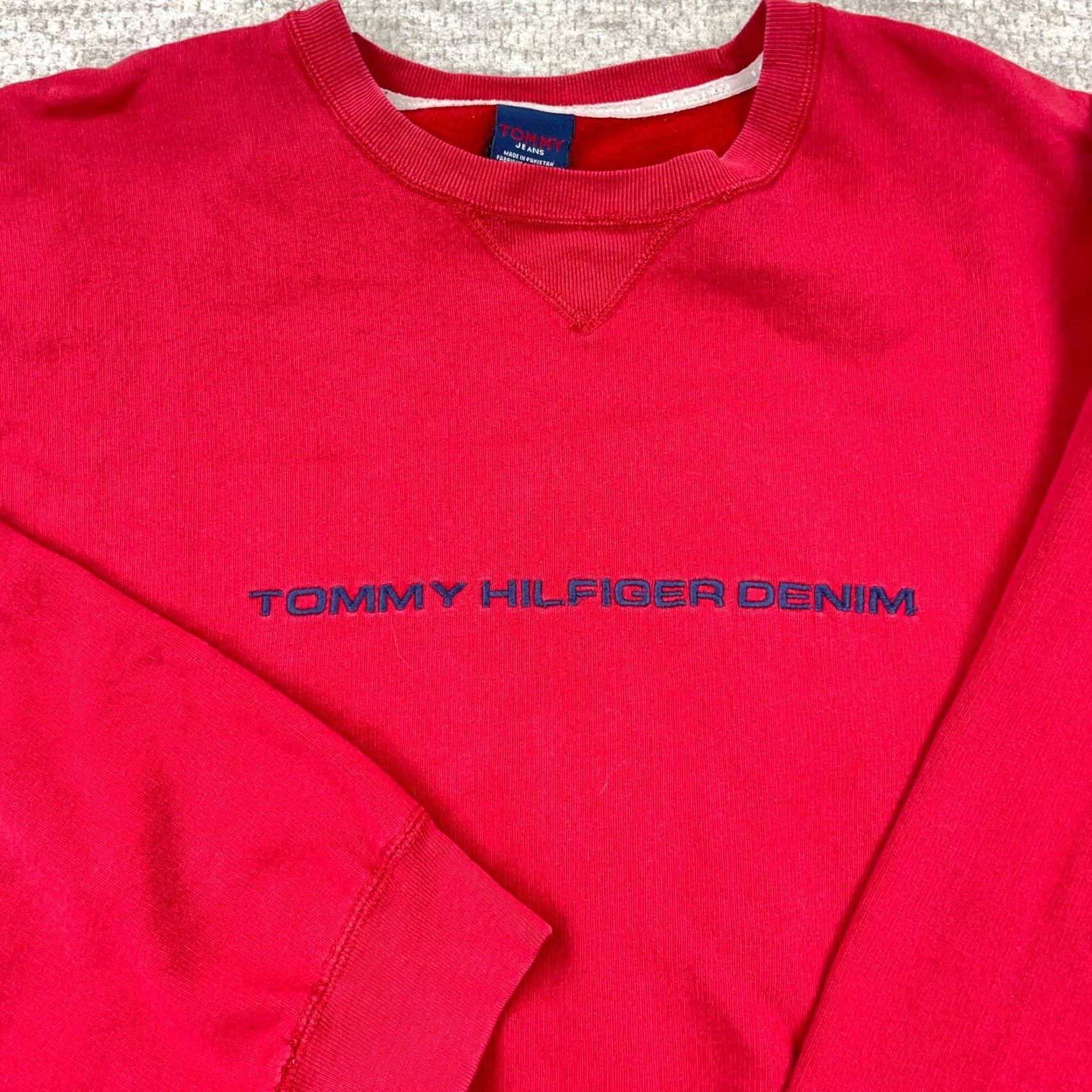 Tommy Hilfiger VINTAGE Tommy Hilfiger Sweatshirt Men XL Red Crewneck Knit Logo Embroidered 90s Retro Athletic Size US XL / EU 56 / 4 - 2 Thumbnail