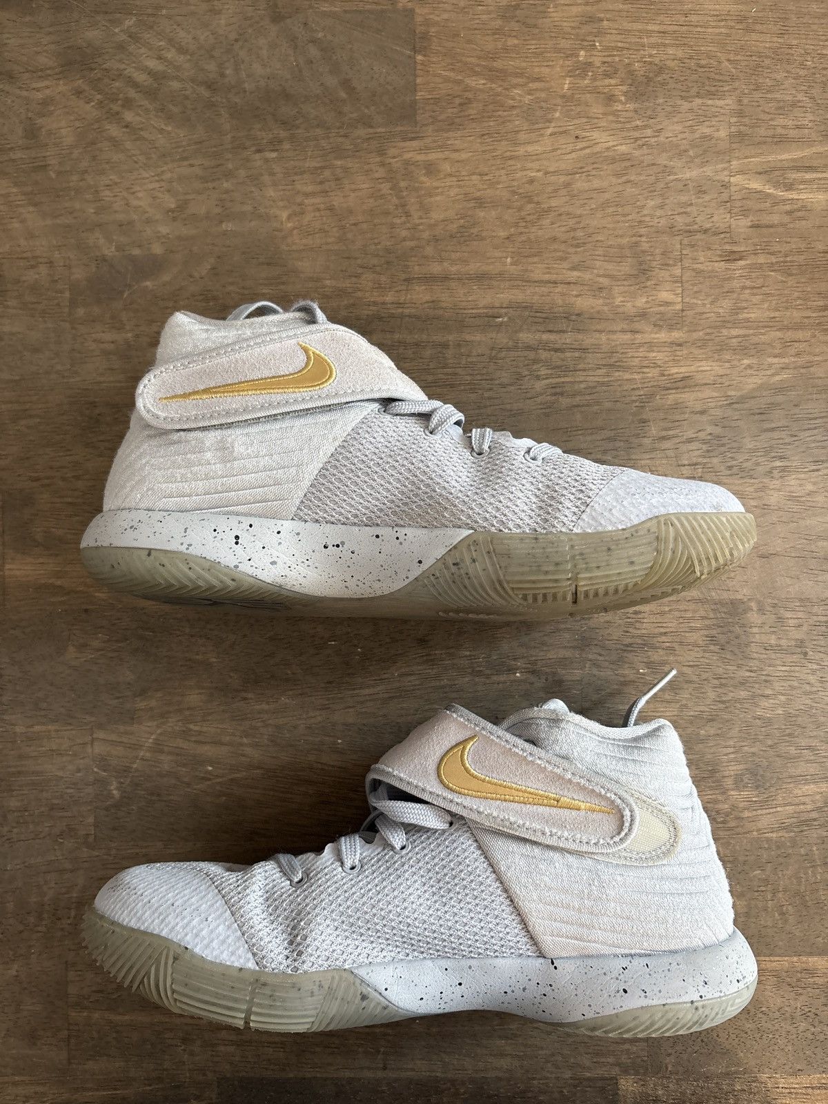Nike Kyrie 2 GS Wolf Grey Size US 6.5 / EU 39-40 - 2 Thumbnail