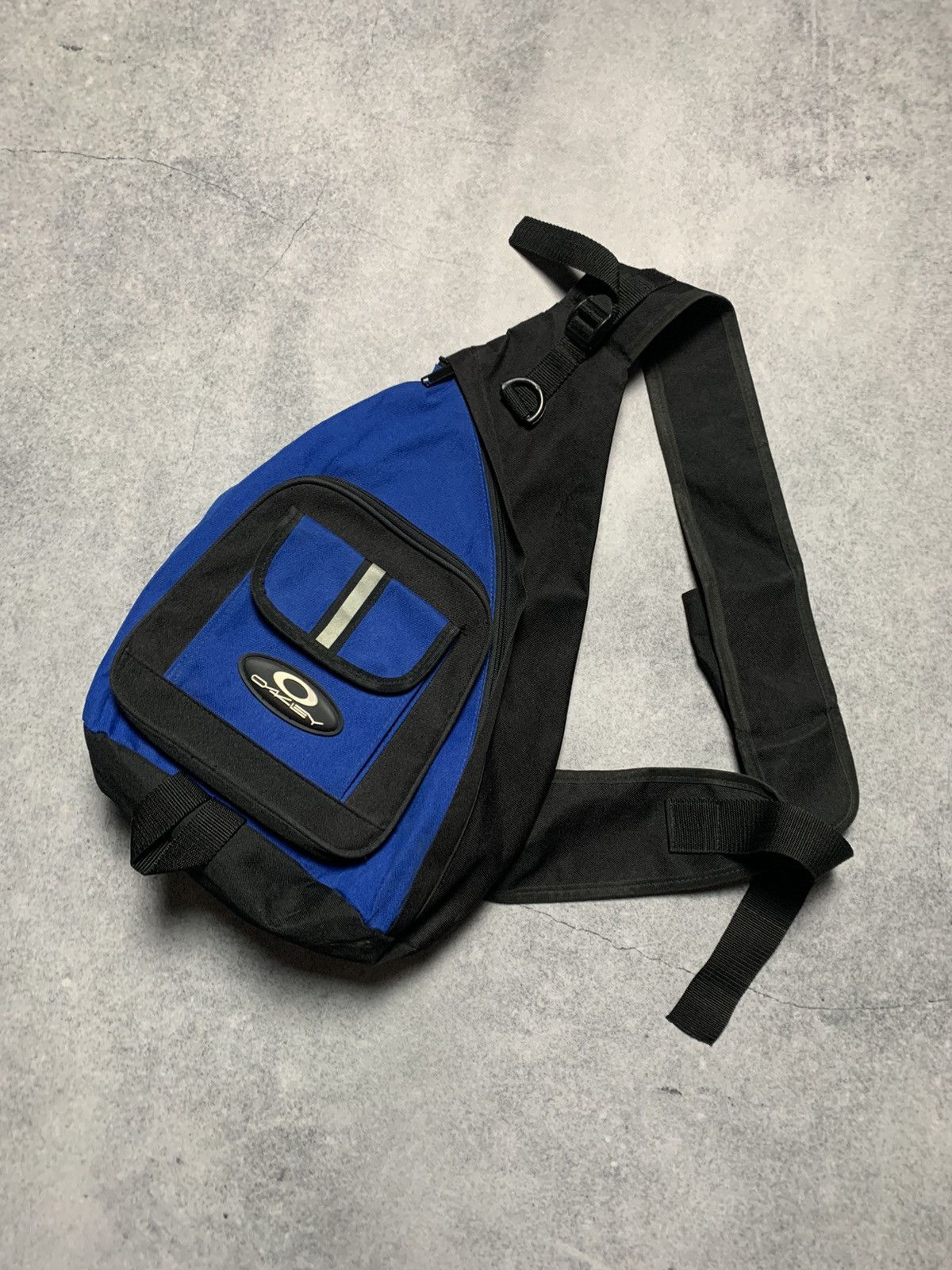 Oakley Vintage Oakley Crossbody Sling Bag Y2K | Grailed