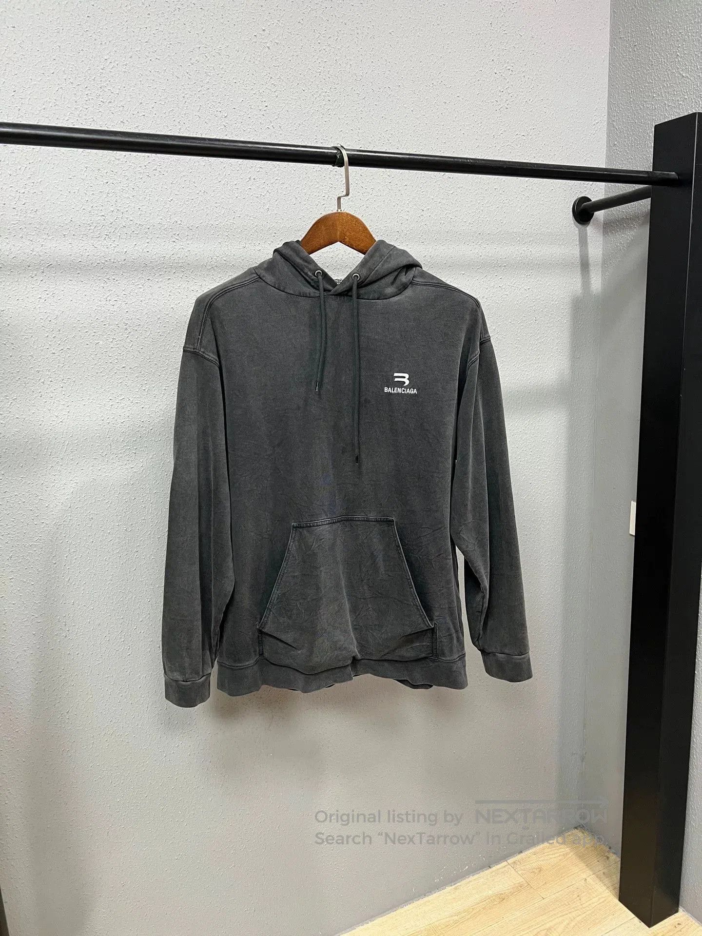 Balenciaga balenciaga small logo sweatshirt in gray. Size US XS / EU 42 / 0 - 1 Thumbnail