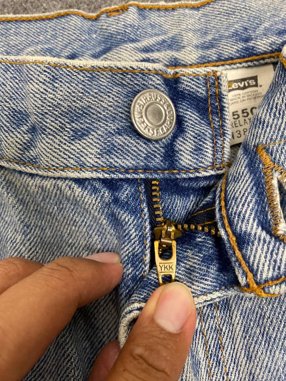 Levi's vintage levis 550 lightwash denim nice design Size US 37 - 13 Thumbnail
