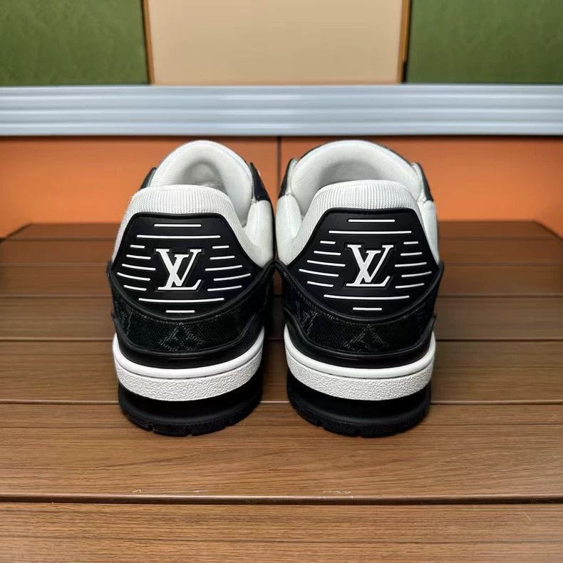 Louis Vuitton Louis Vuitton LV Trainer Black and White Sneakers Size 41. Size US 10.5 / EU 43-44 - 6 Thumbnail