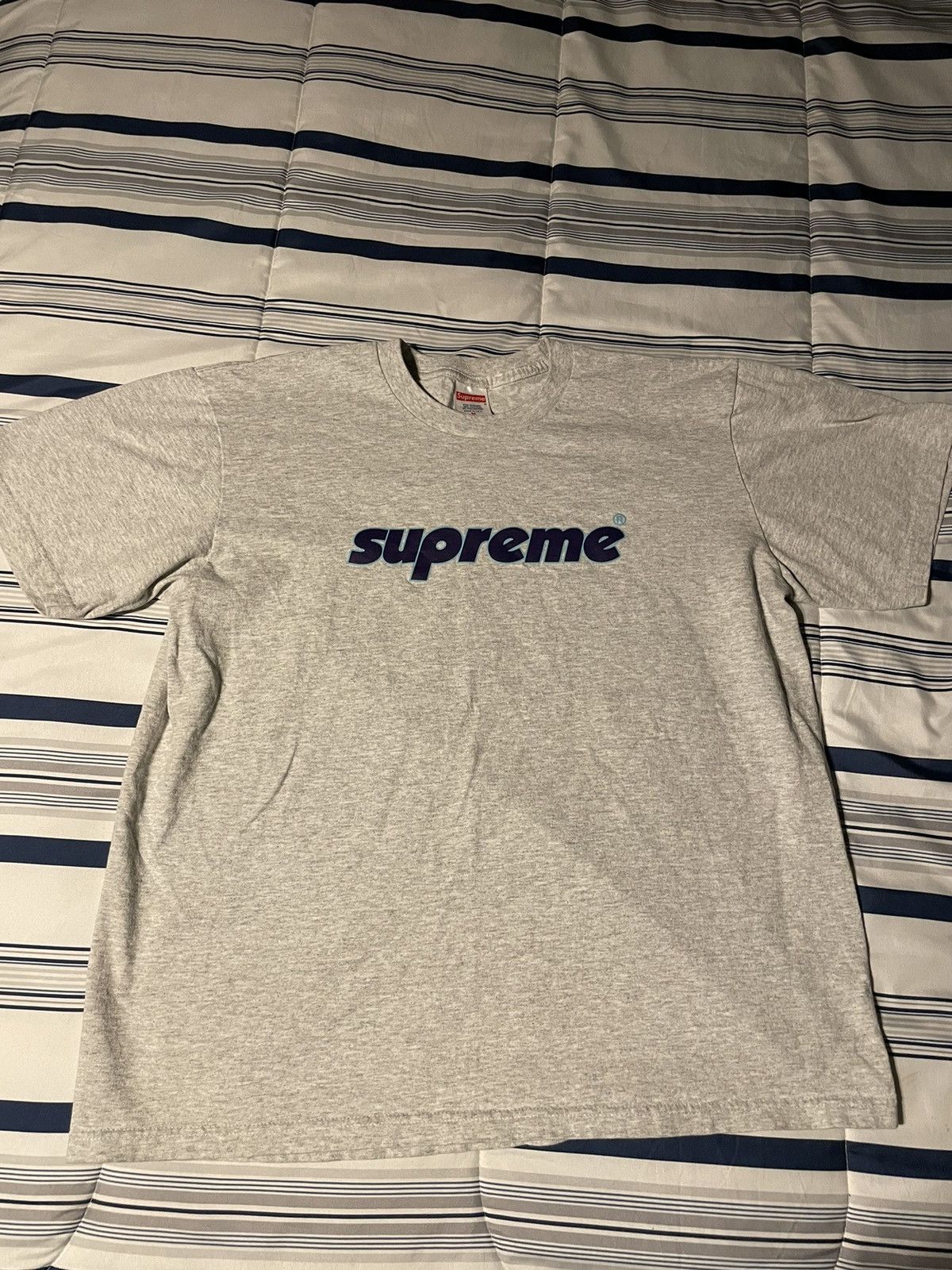 Supreme Supreme purple logo Tshirt Size US M / EU 48-50 / 2 - 1 Thumbnail
