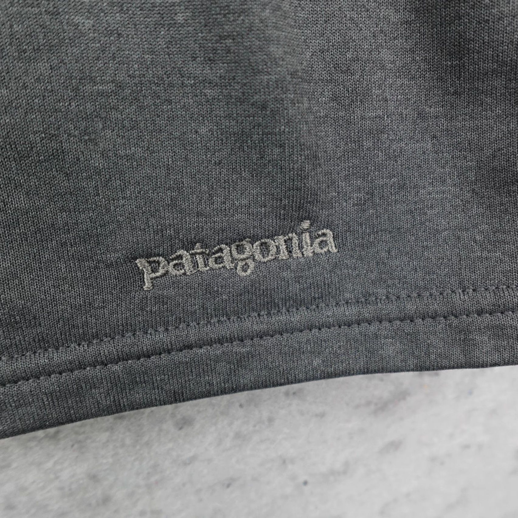 Patagonia VINTAGE Patagonia Sweater Men Medium Gray 1/4 Zip Fleece Pullover Hiking Outdoor Pullover Knit 1/4 Zip Gray Men Size US L / EU 52-54 / 3 - 4 Thumbnail