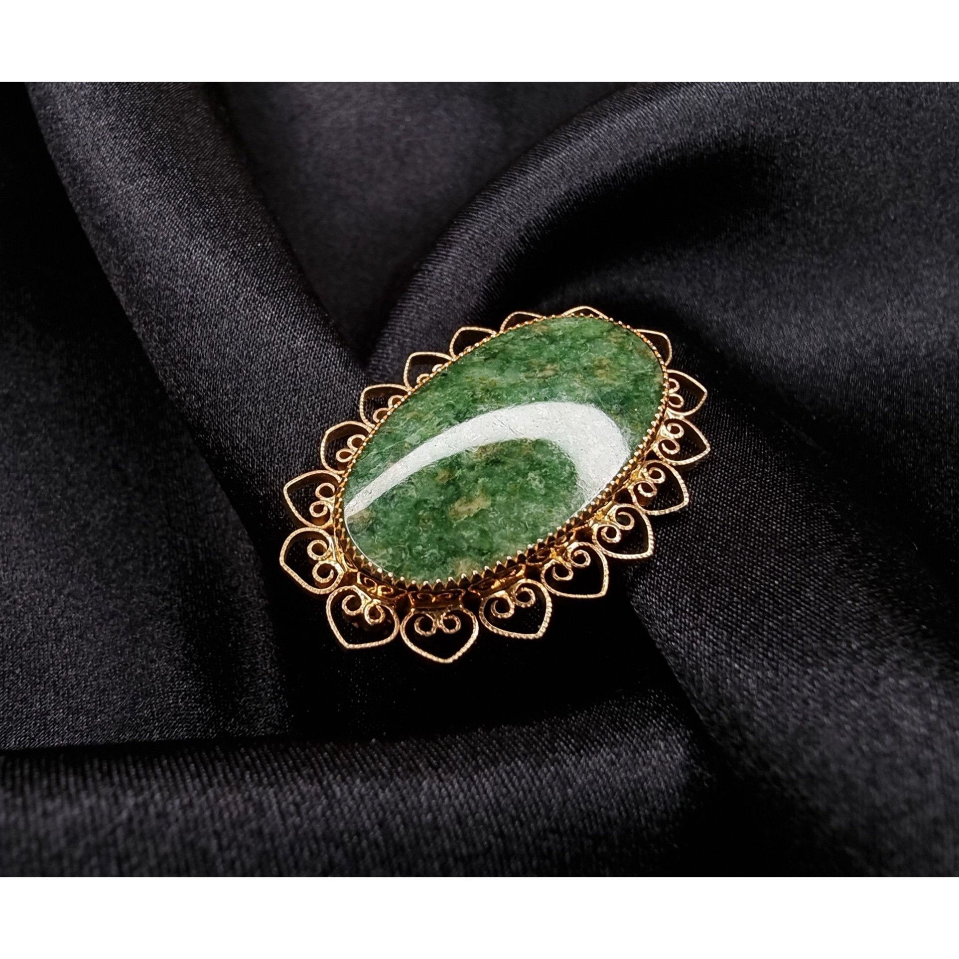 Vintage Vintage Nephrite Jade Filigree Brooch Oval Gold-Tone Elegant Size ONE SIZE - 2 Thumbnail