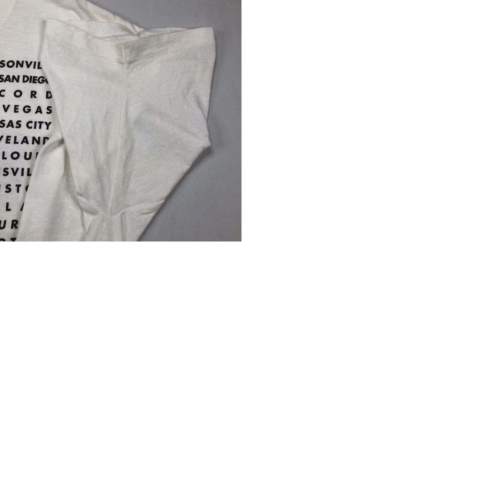Vintage VINTAGE Salt-N-Pepa Very Necessary Tour Single Stitch T-Shirt 90s RARE XL White Cotton Men Short Sleeve Crew Neck Logo Graphic Print Size US XL / EU 56 / 4 - 12 Thumbnail