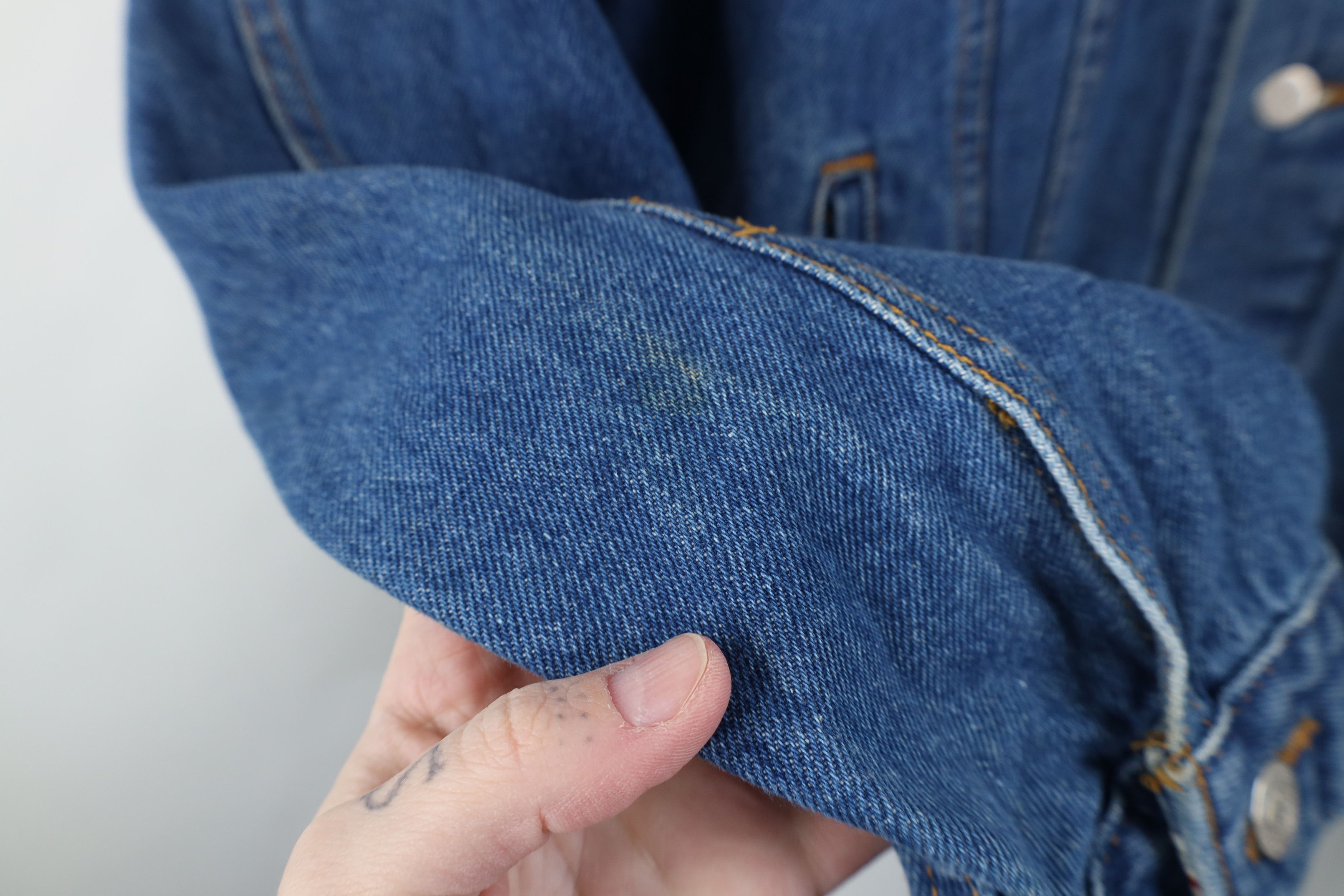 Hard Rock Cafe Vintage 90s Hard Rock Cafe The Planet Denim Trucker Jacket Size US M / EU 48-50 / 2 - 9 Thumbnail