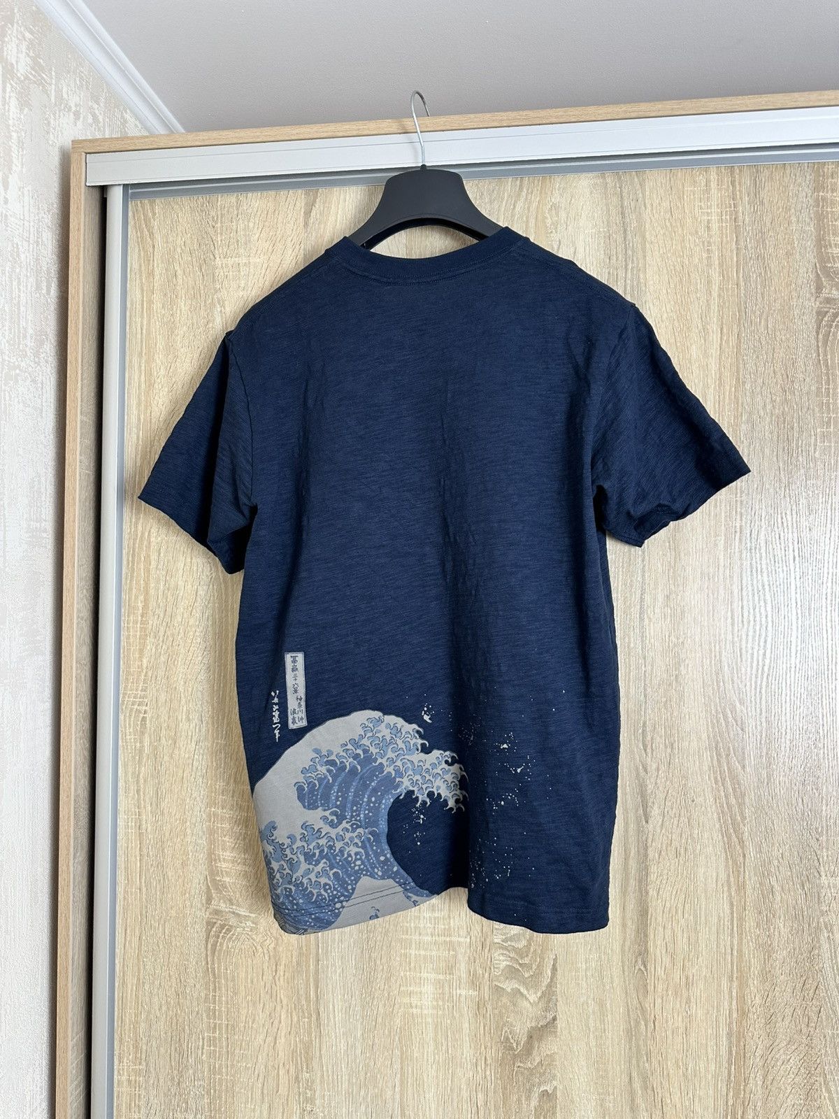 Uniqlo 🔥 Uniqlo Hokusai Blue White Great Wave SS T Shirt Kanagawa Size US M / EU 48-50 / 2 - 2 Thumbnail