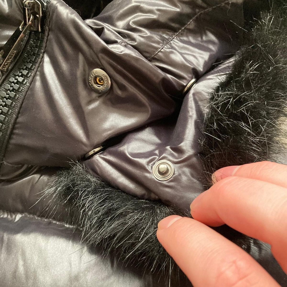 Moncler moncler ‘LAICHE’ down jacket with fur hood black size 0 Size XS / US 0-2 / IT 36-38 - 4 Thumbnail