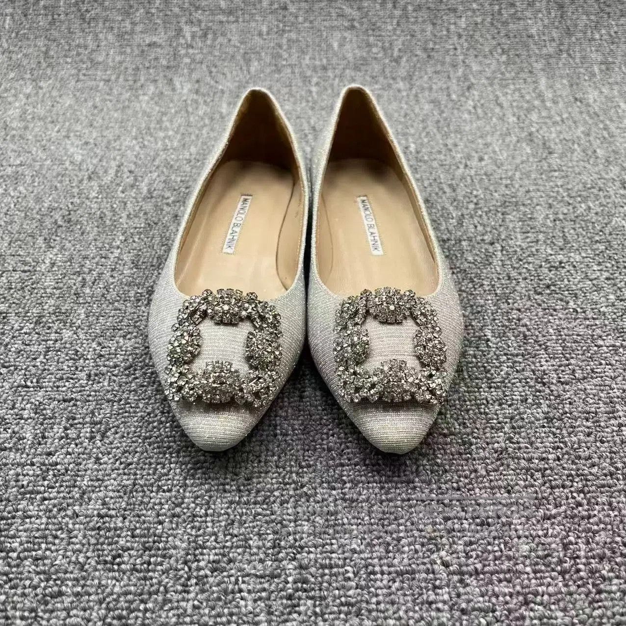 Manolo Blahnik Manolo Blahnik Gray Satin Diamond Flats. Size US 4 / IT 34 - 2 Thumbnail