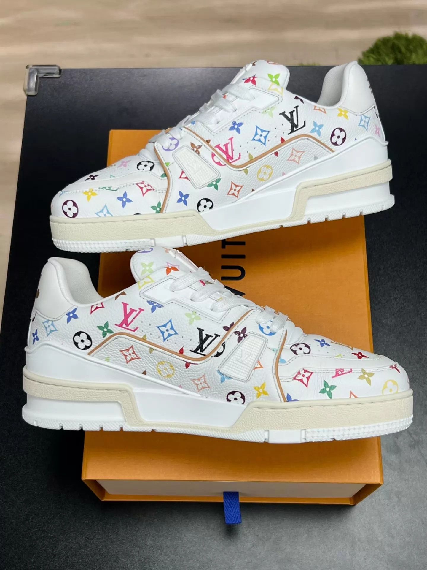 Louis Vuitton LV Trainer x TM White 38.5 Near New Rare Vtg Box & Accs Size US 8 / IT 38 - 6 Thumbnail