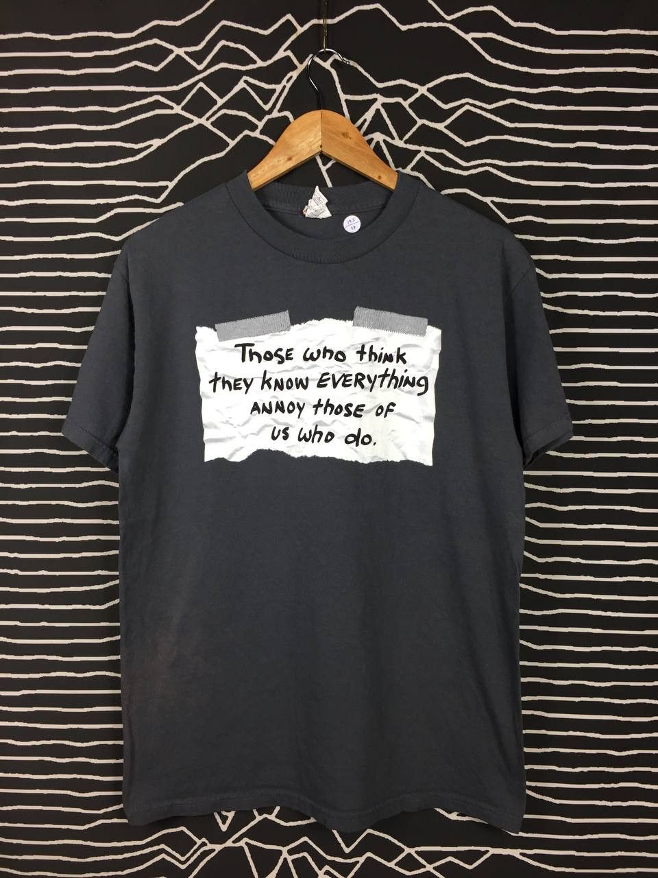 Vintage Vtg Y2K Those Who Think They Know Everything Funny Quote Tee Size US M / EU 48-50 / 2 - 2 Thumbnail
