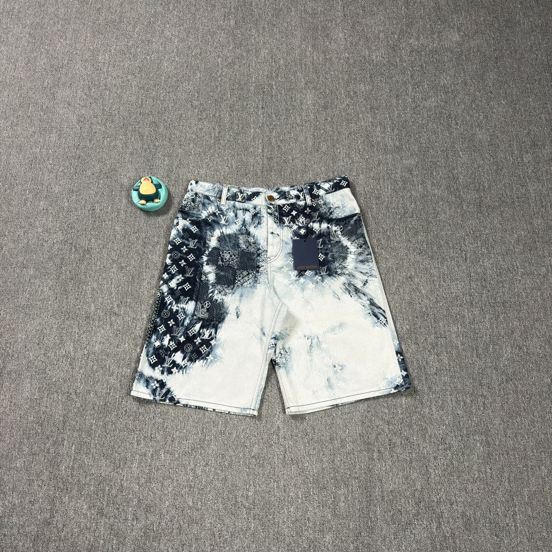 Louis Vuitton Louis Vuitton Monogram Bandana Denim Shorts 34 Size US 34 / EU 50 - 1 Thumbnail