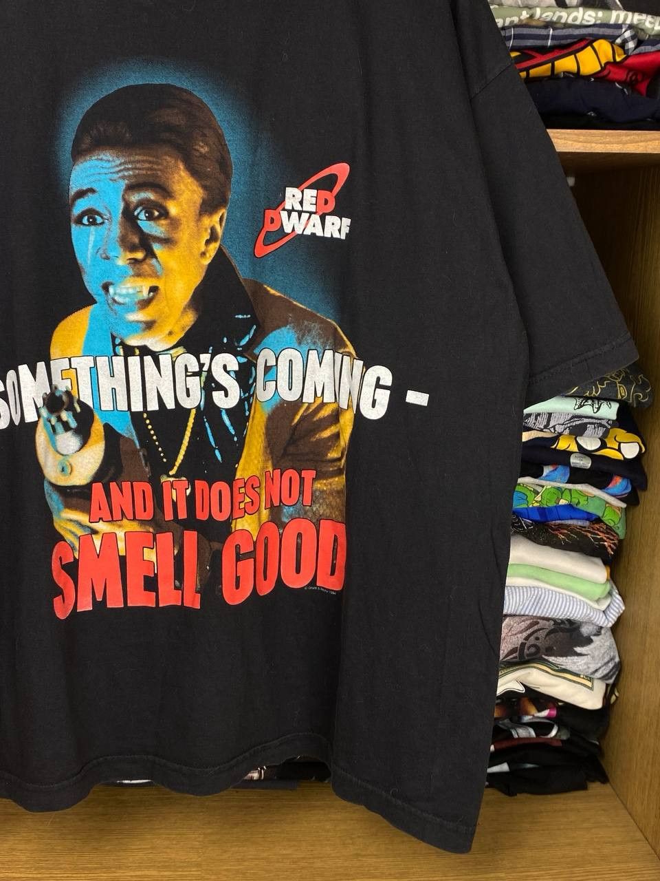 Vintage Vintage Red Dwarf 1994 "Something Coming" Graphic Tee Size US XL / EU 56 / 4 - 7 Thumbnail
