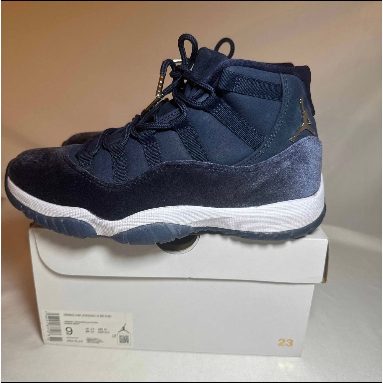 Jordan Brand × Nike Size 9 Air Jordan 11 Retro Midnight Navy Velvet Womens Shoes Size US 9 / IT 39 - 8 Thumbnail