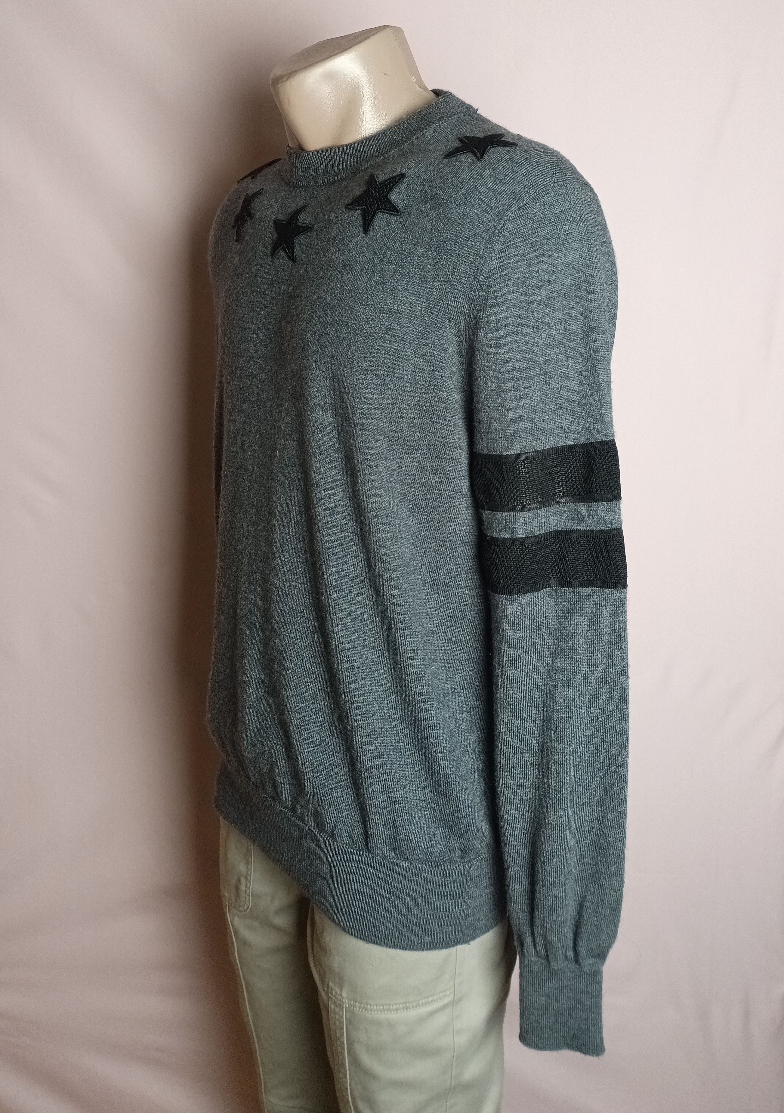 Givenchy Givenchy Grey Wool Star Embroidered Long Sleeve Sweater L Size US L / EU 52-54 / 3 - 4 Thumbnail