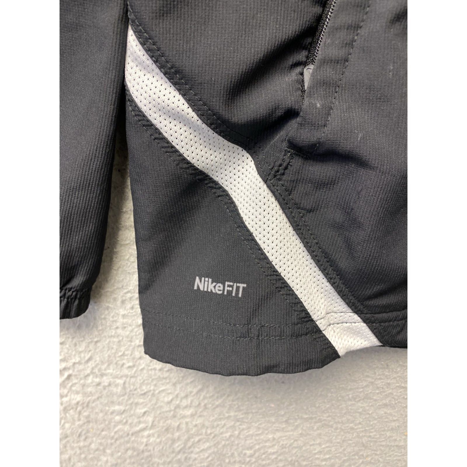 Nike Nike Dri-Fit Jacket Mens M Black Full Zip Reflective 90s Style Sportswear/Running Shirt Mens Size US M / EU 48-50 / 2 - 5 Thumbnail