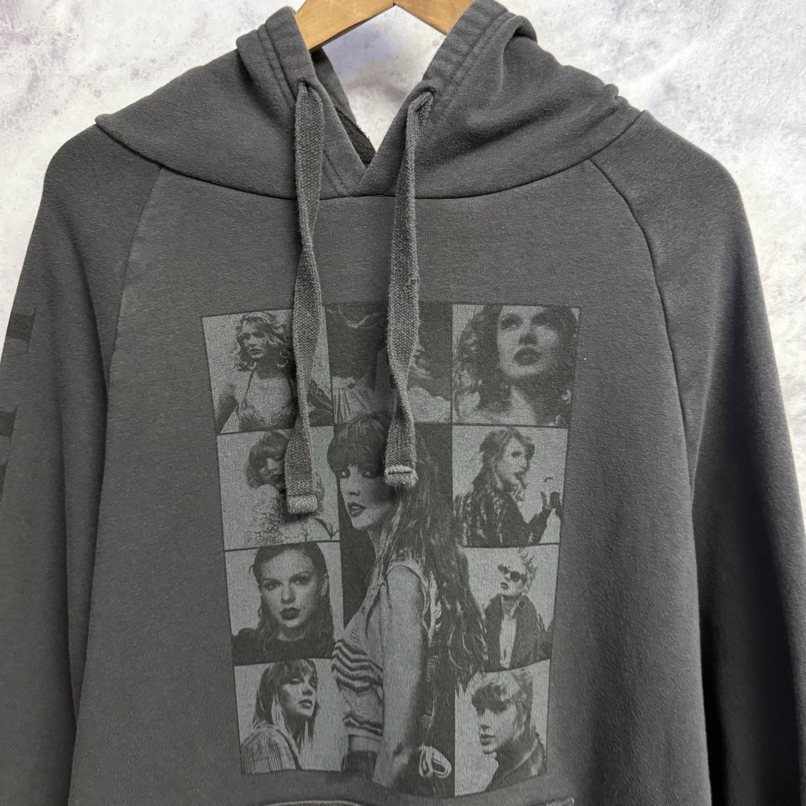 Band Tees Taylor Swift The Eras Tour Hoodie Sweatshirt Large Tour Size US L / EU 52-54 / 3 - 1 Thumbnail