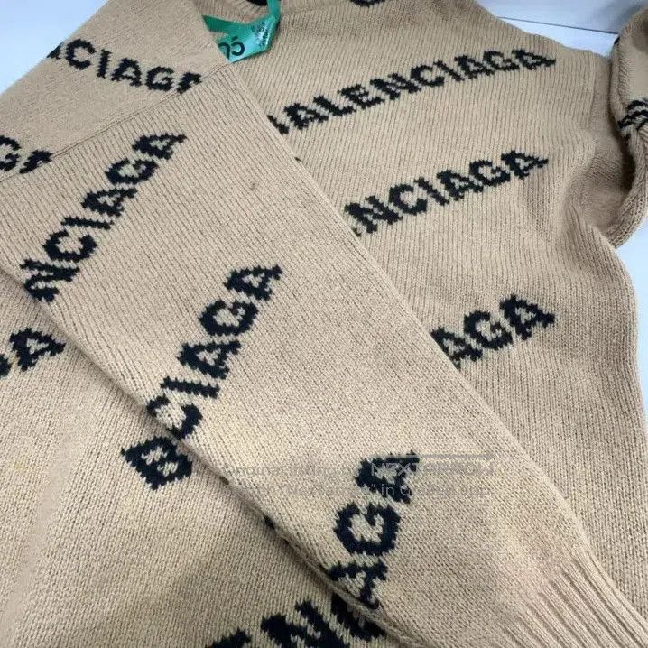 Balenciaga Balenciaga Logo Knit Sweater in Beige. Size US XS / EU 42 / 0 - 5 Thumbnail