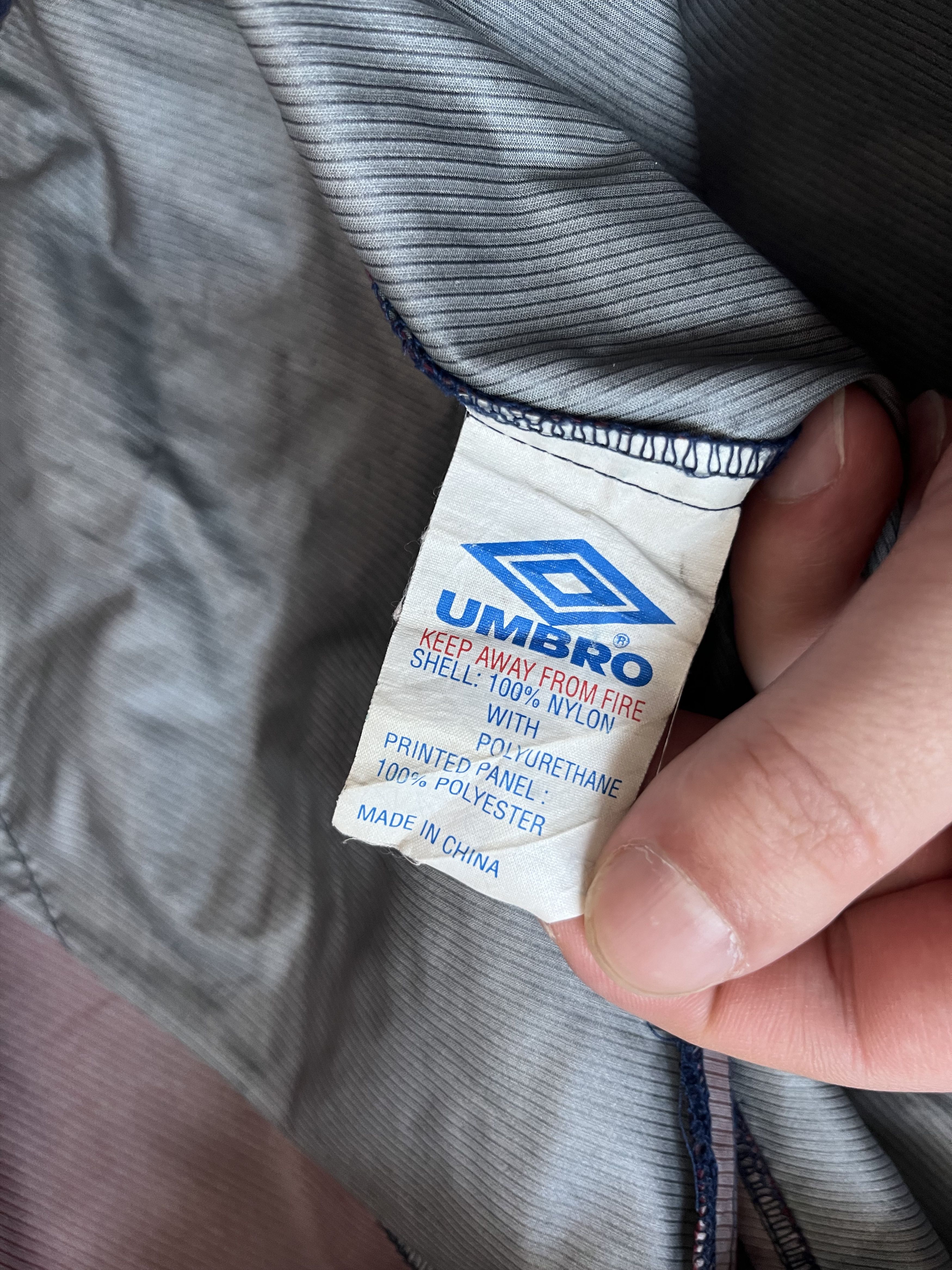 Umbro UMBRO PRO TRAINING FOOTBALL JACKET RAINCOAT JACKET VINTAGE Size US L / EU 52-54 / 3 - 22 Thumbnail