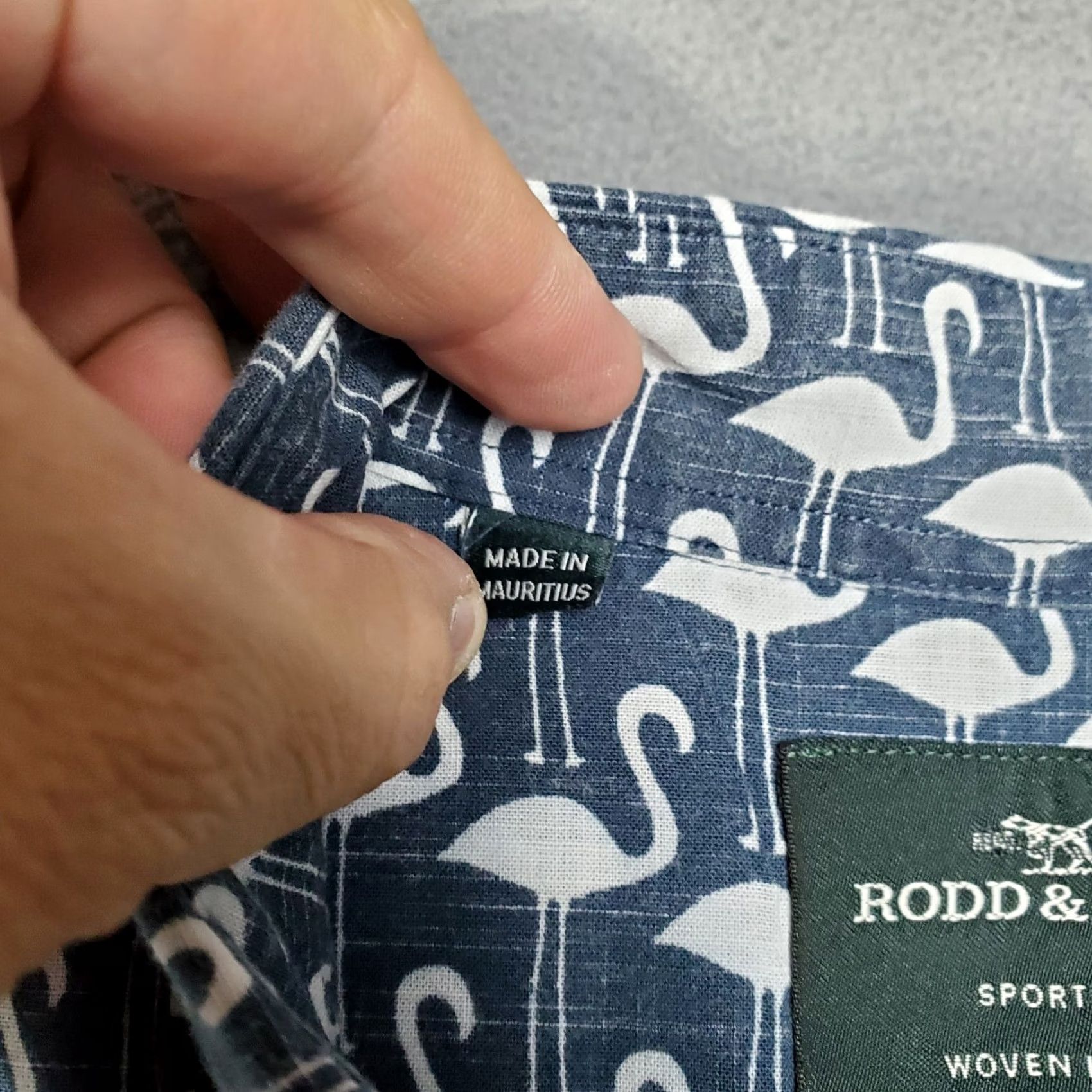 Rodd & Gunn Rodd & Gunn Shirt Mens Medium Blue White Flamingo All Over Print Short Sleeve Collared Button Casual Travel Size US M / EU 48-50 / 2 - 6 Thumbnail