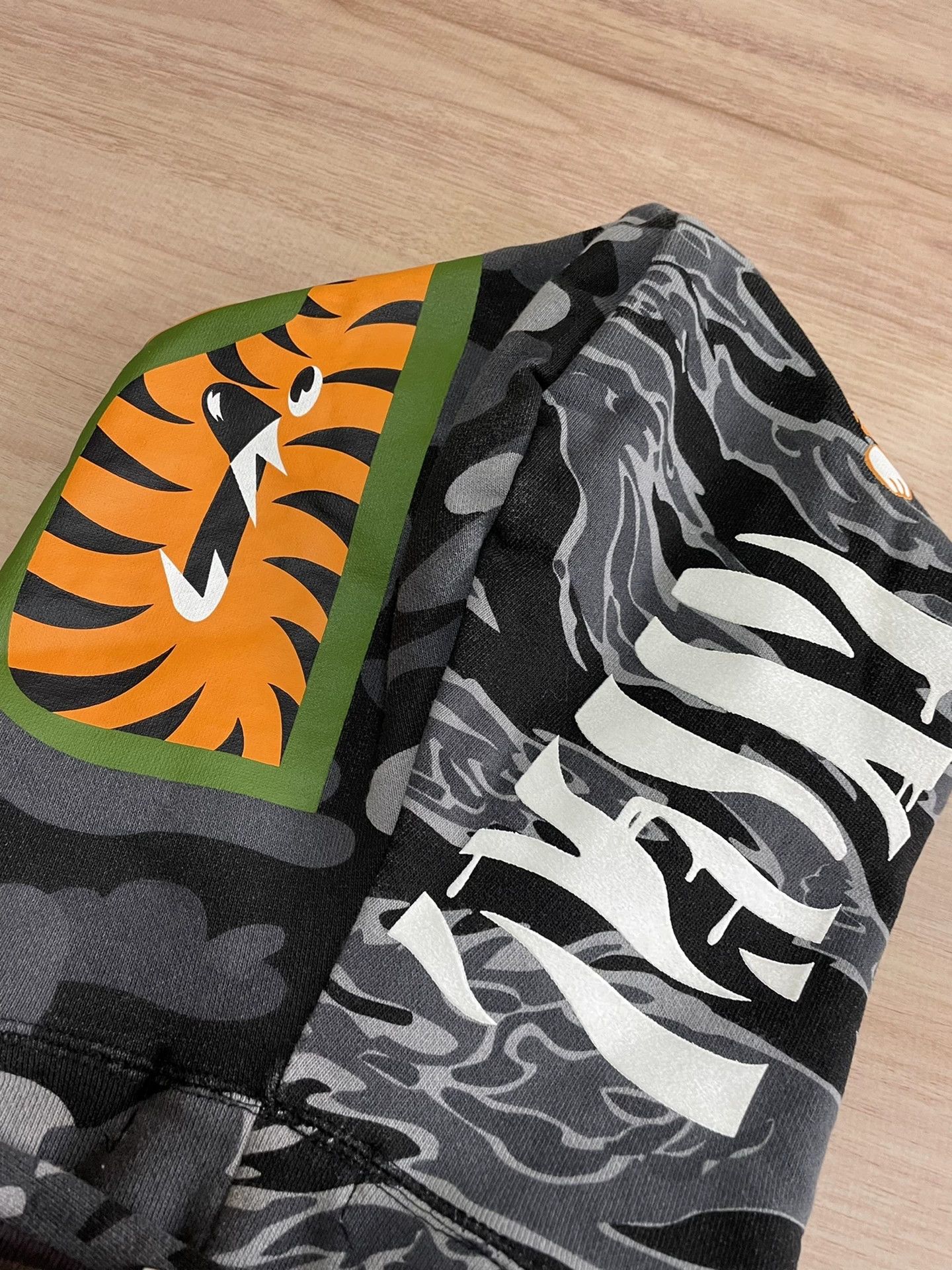 Bape BAPE x Undefeated Shark Tiger Camo Black Hoodie M Size US M / EU 48-50 / 2 - 5 Thumbnail