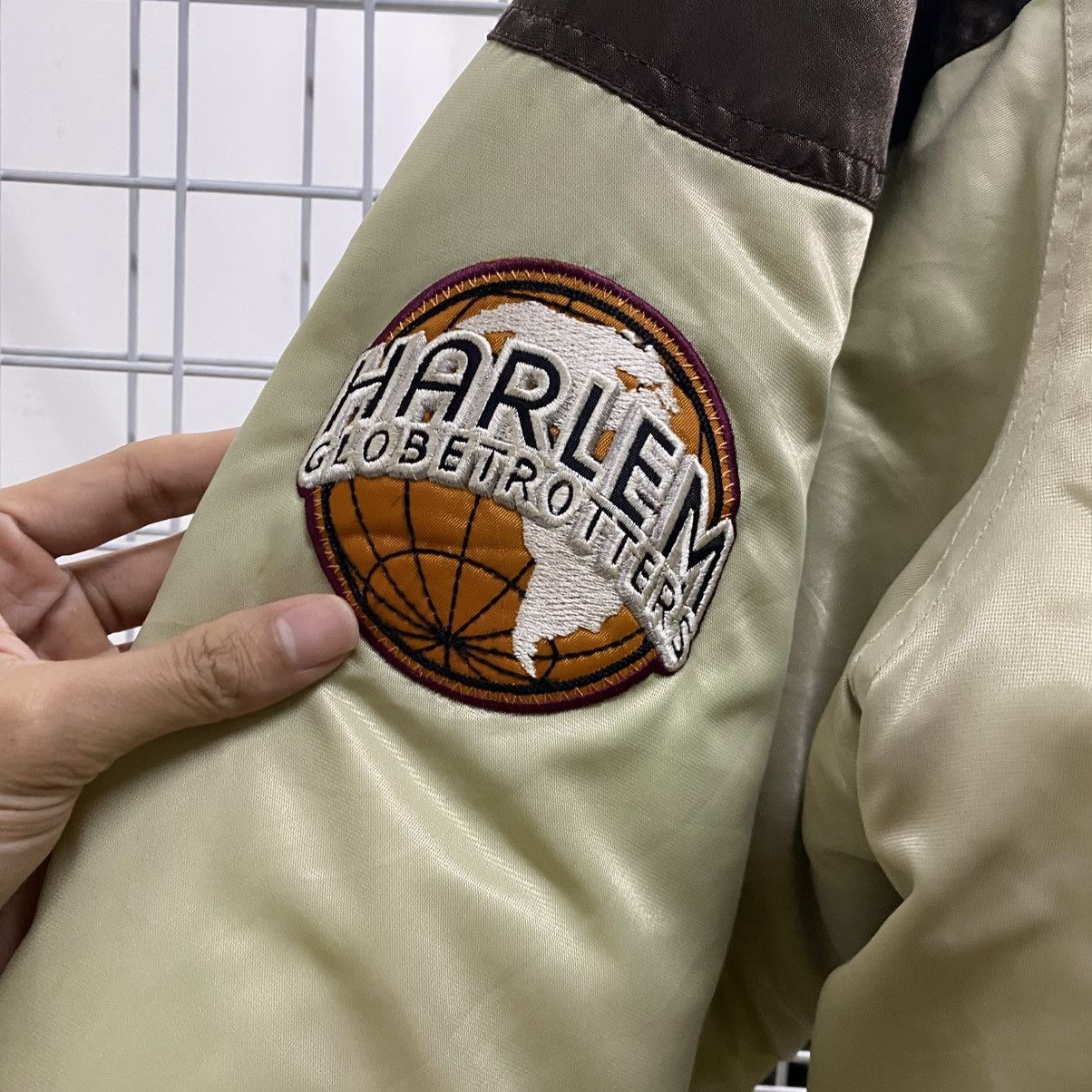 Fubu × Harlem Globetrotters × Vintage Vintage Limited Edition Platinum Fubu Harlem Globetrotters Size US XL / EU 56 / 4 - 8 Thumbnail
