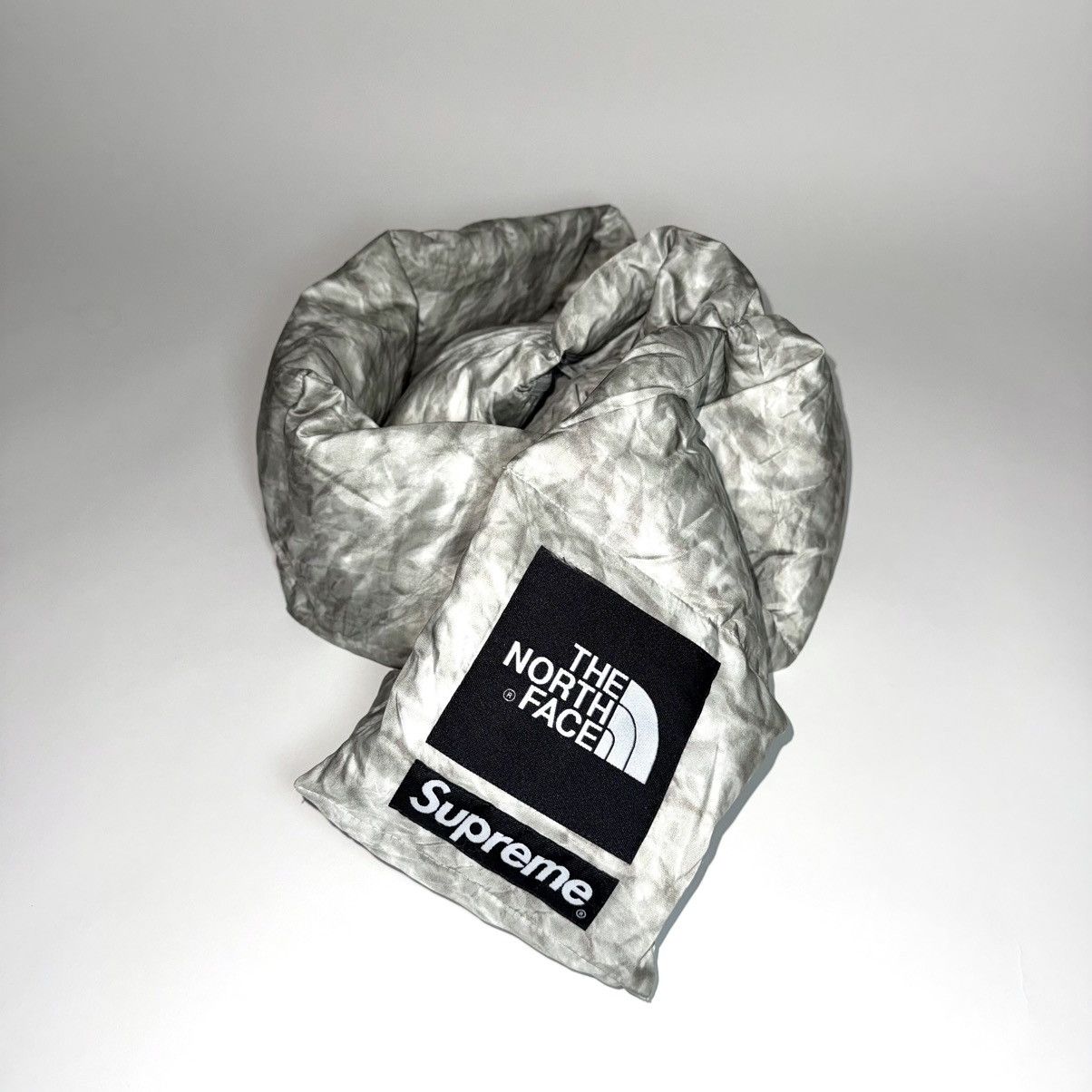 Supreme × The North Face FW19 Supreme x The North Face Paper Print Scarf Size ONE SIZE - 1 Thumbnail