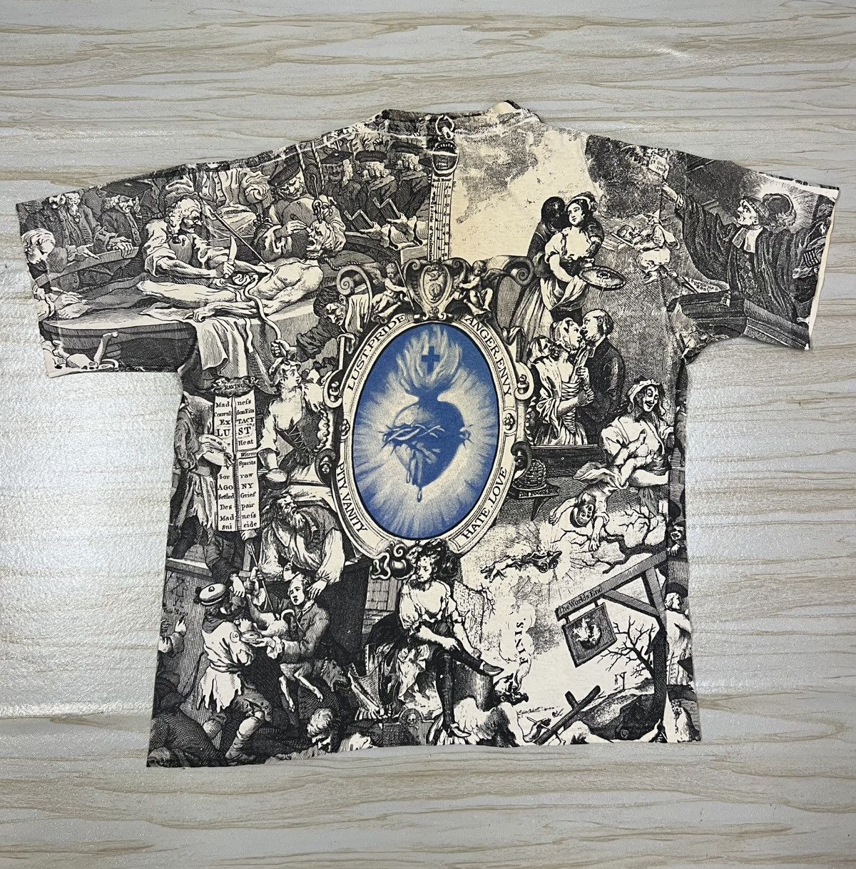 Vintage Rare Greek Goddess Lesbian Month Of The Sacred Heart Tee Size US L / EU 52-54 / 3 - 10 Thumbnail