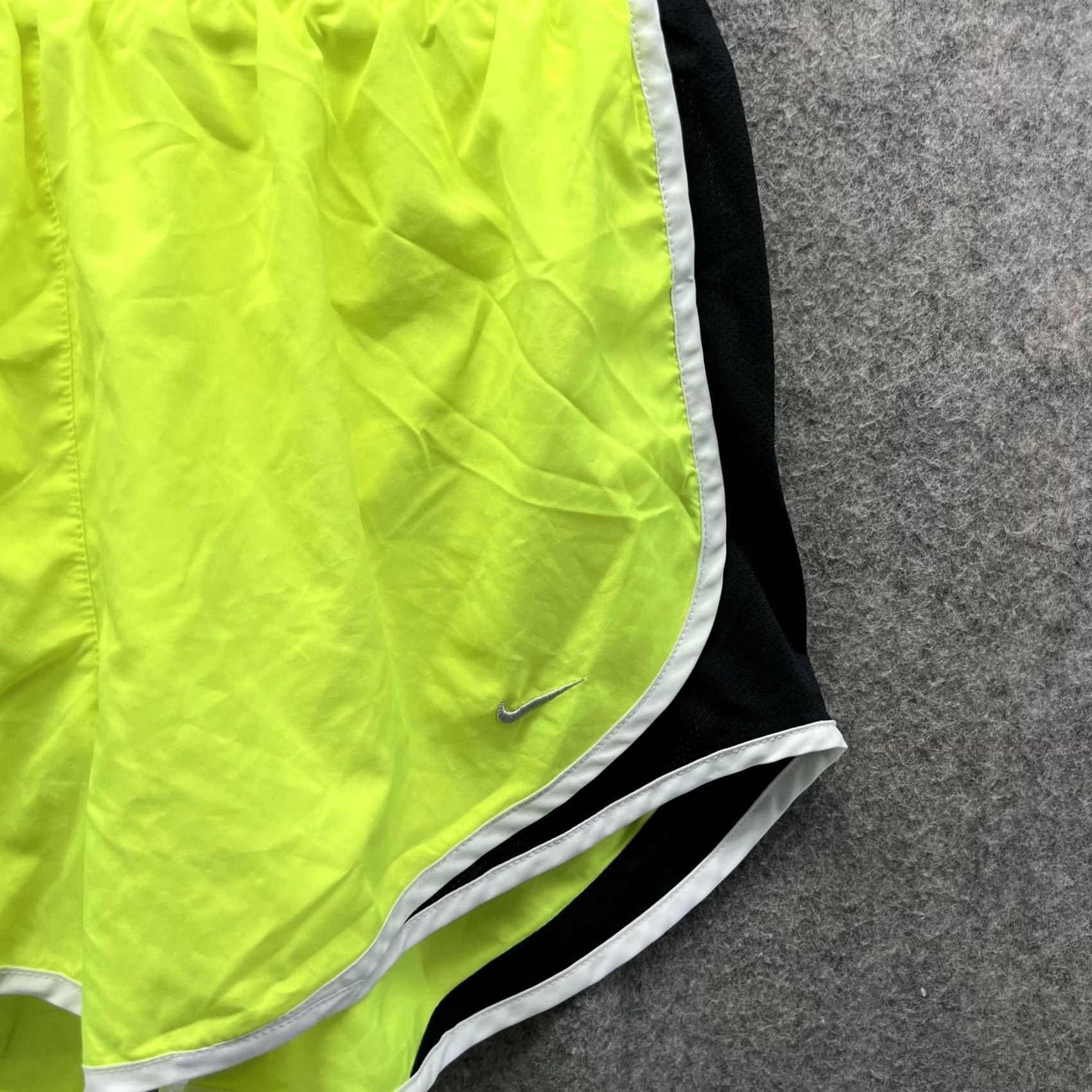 Nike Nike Shorts Women L Green Neon Athletic Dri-Fit Polyester - NIKE Trainer Activewear Size 36" / US 14 / IT 50 - 4 Thumbnail