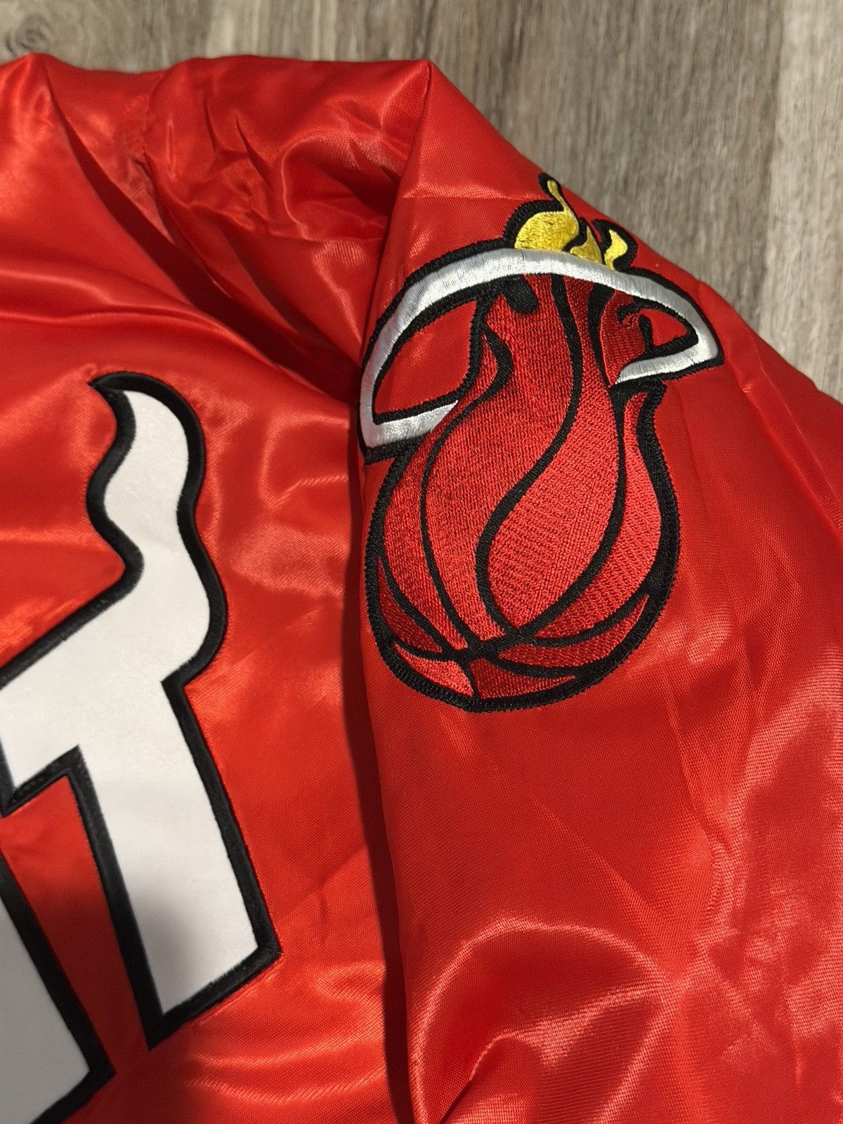 Majestic Majestic Miami Heat Reversible Satin Bomber Jacket Sz Medium Size US M / EU 48-50 / 2 - 2 Thumbnail