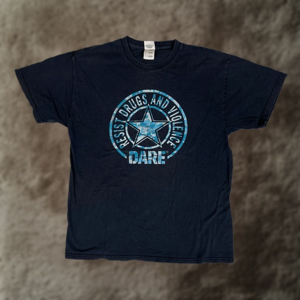 Gildan VINTAGE Dare T-Shirt Size Large “To Resist Drugs And Violence” Gildan Unisex Adults Black Short Sleeve 80s 90s USA Mens/Womens Size US L / EU 52-54 / 3 - 1 Thumbnail