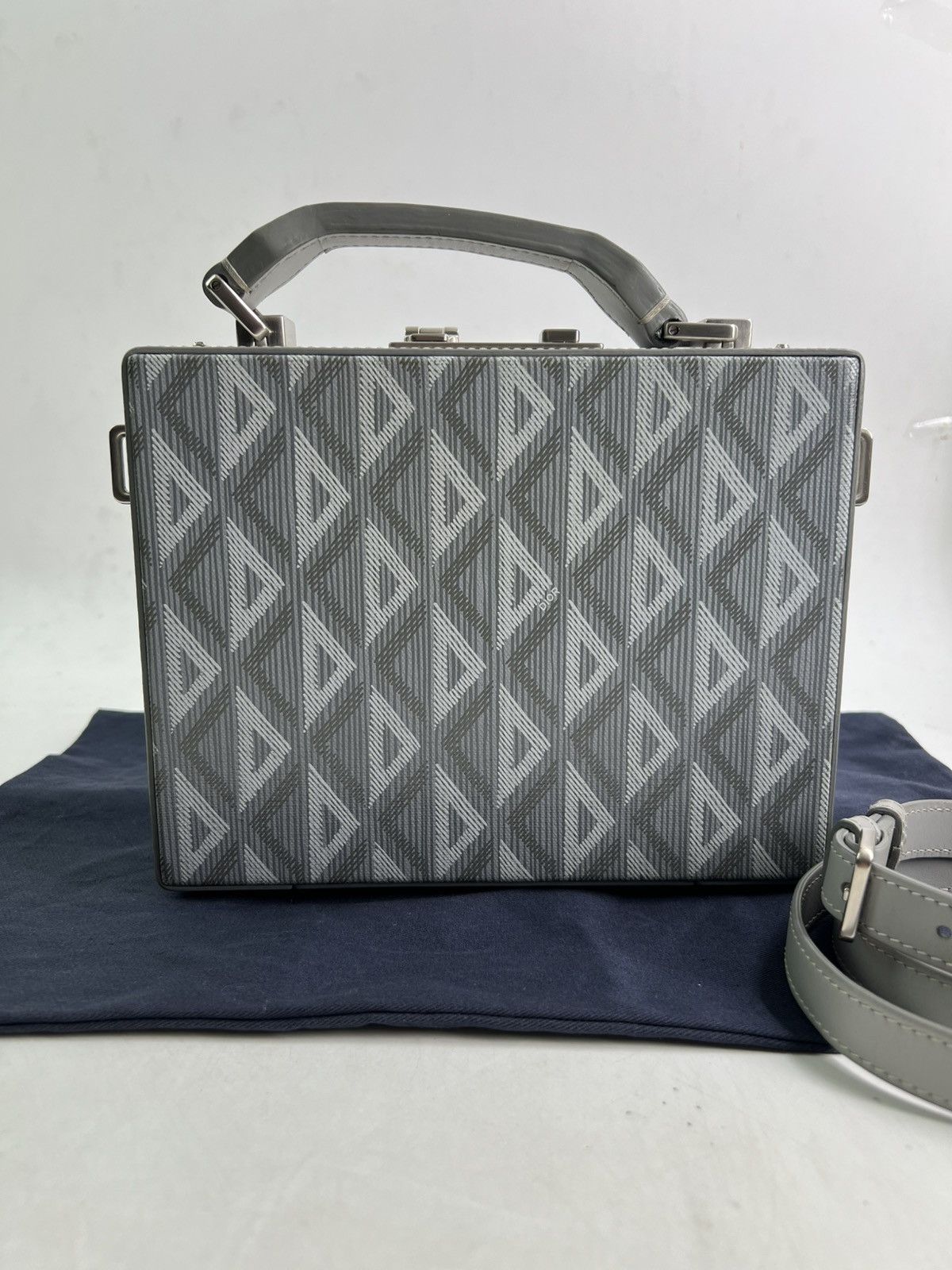 Dior Dior Lock Diamond CD Mono Hand/Sling Bag Size 34 - 2 Thumbnail