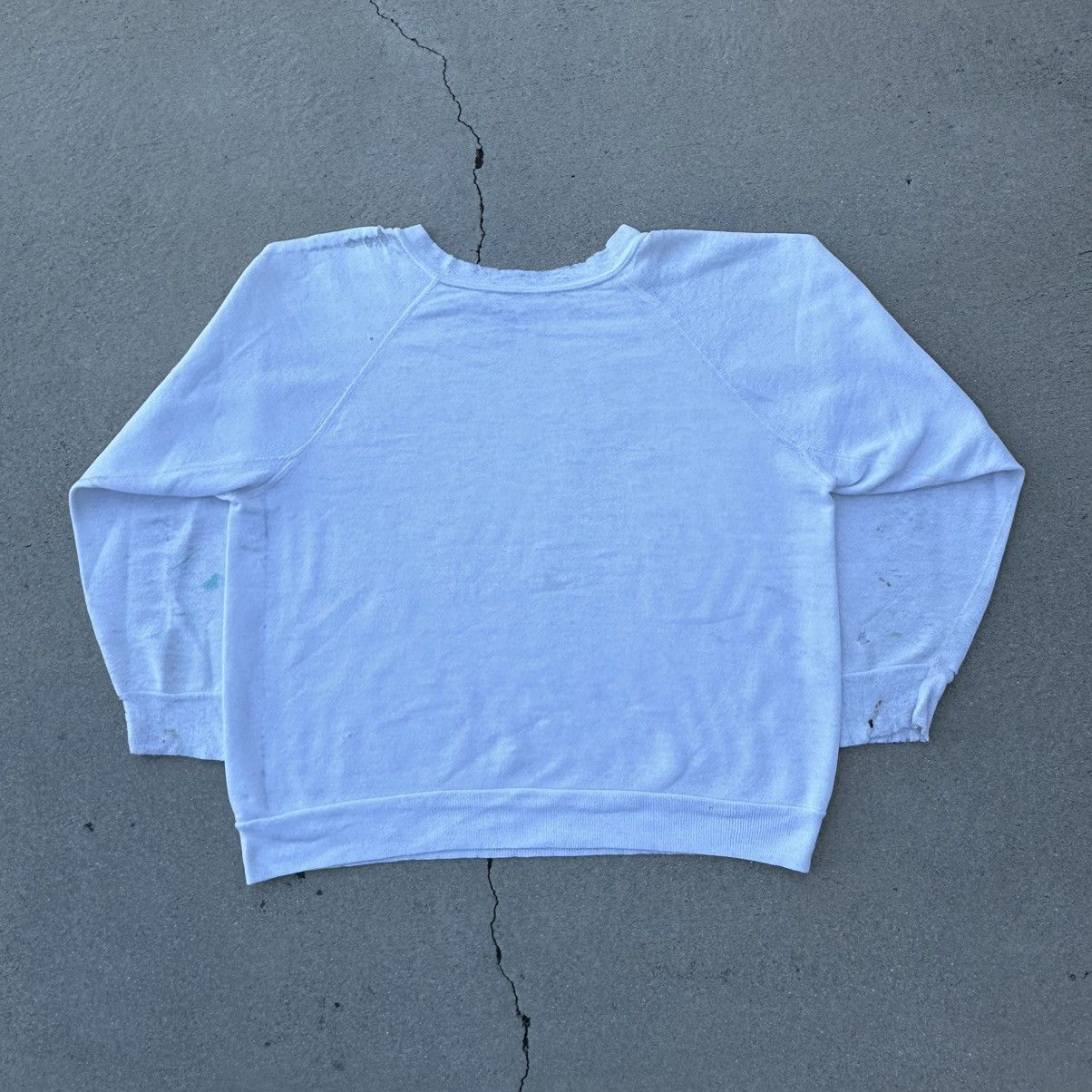 Vintage 70s Thrashed & Thin White Raglan Crewneck Size US M / EU 48-50 / 2 - 3 Thumbnail