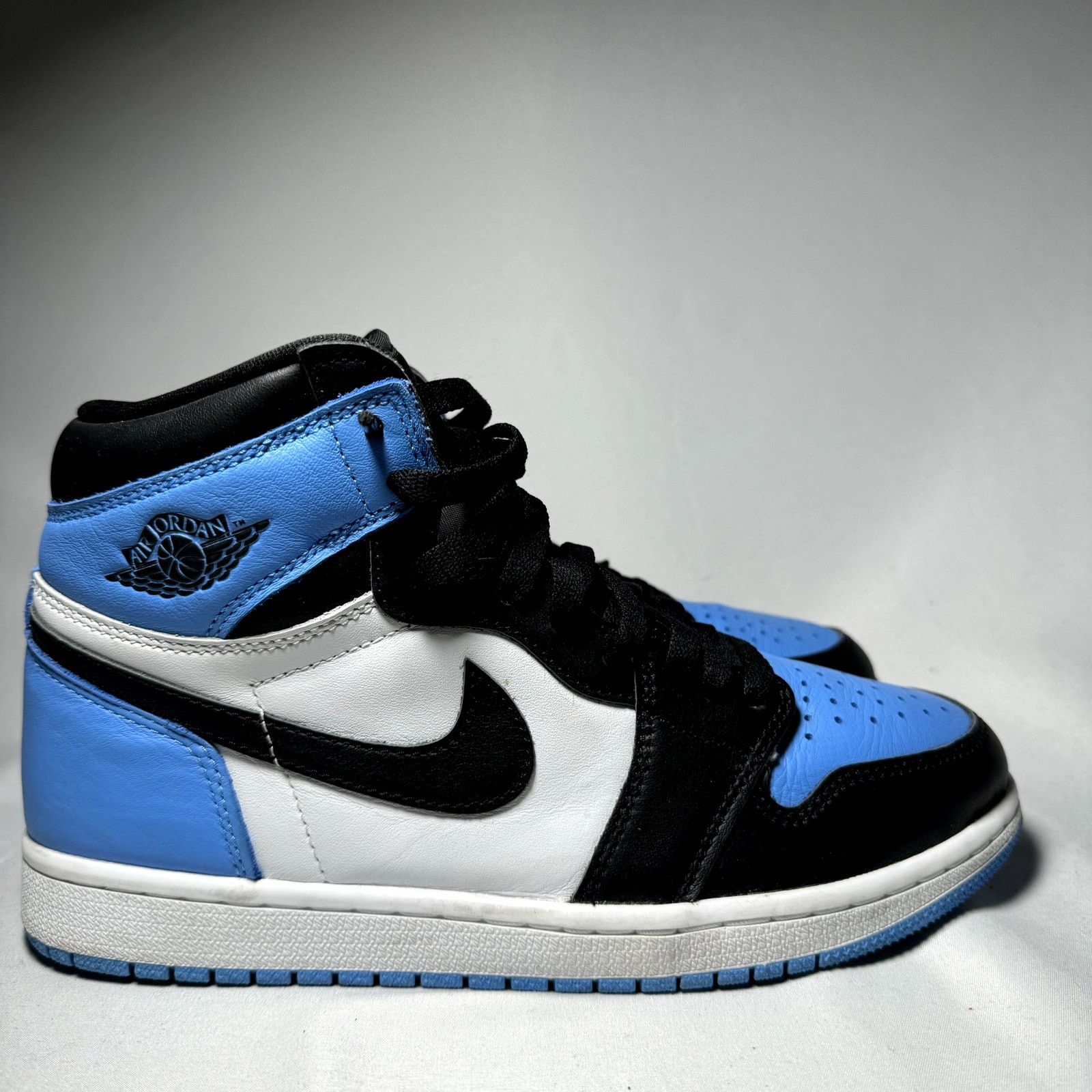 Jordan Brand × Nike Nike Air Jordan 1 Retro High OG UNC Toe Men's Shoes - Size 8 Size US 6 / EU 39 - 1 Thumbnail