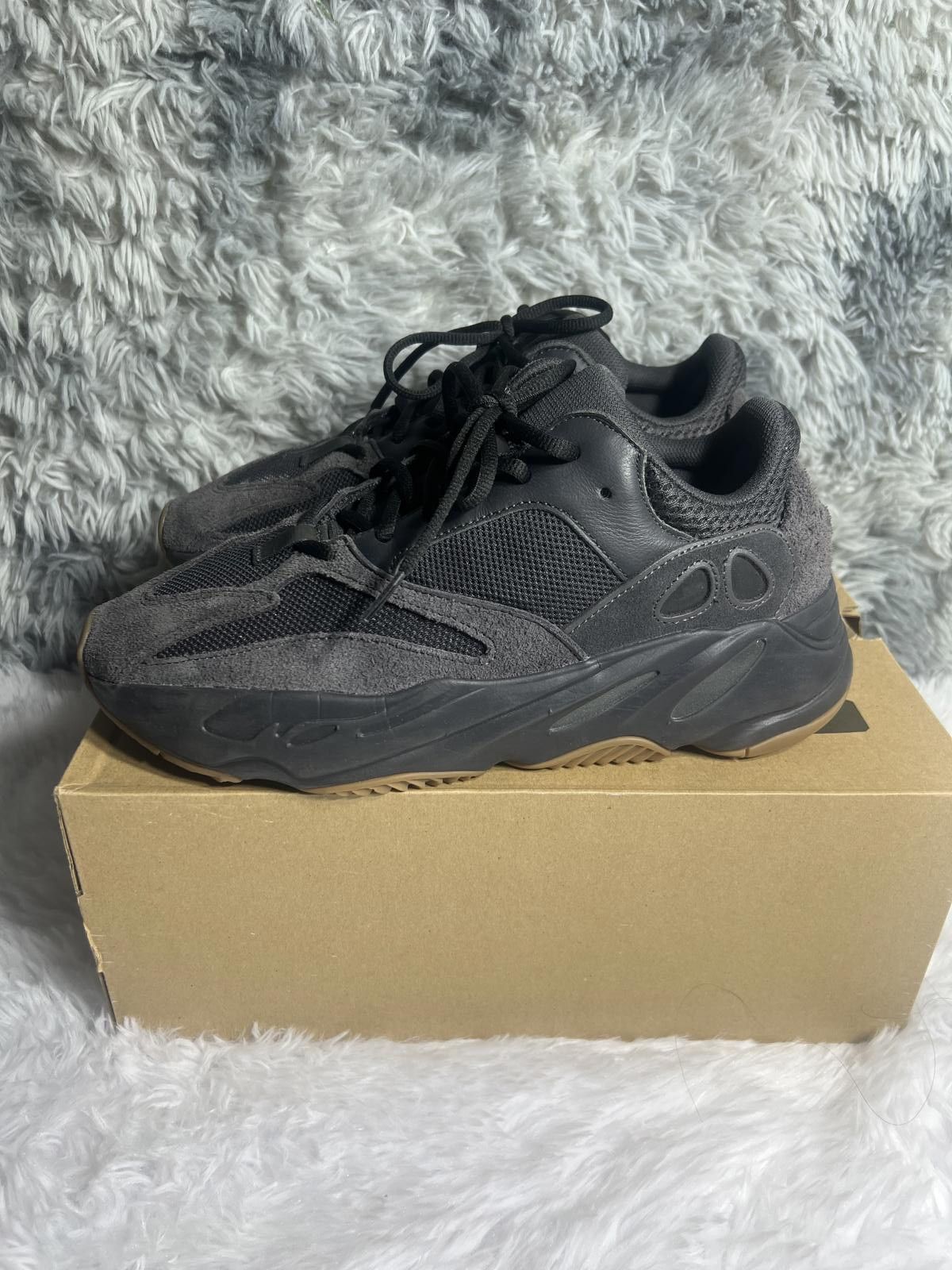 Adidas Yeezy Boost 700 Sneakers Size 10 Size US 10 / EU 43 - 5 Thumbnail