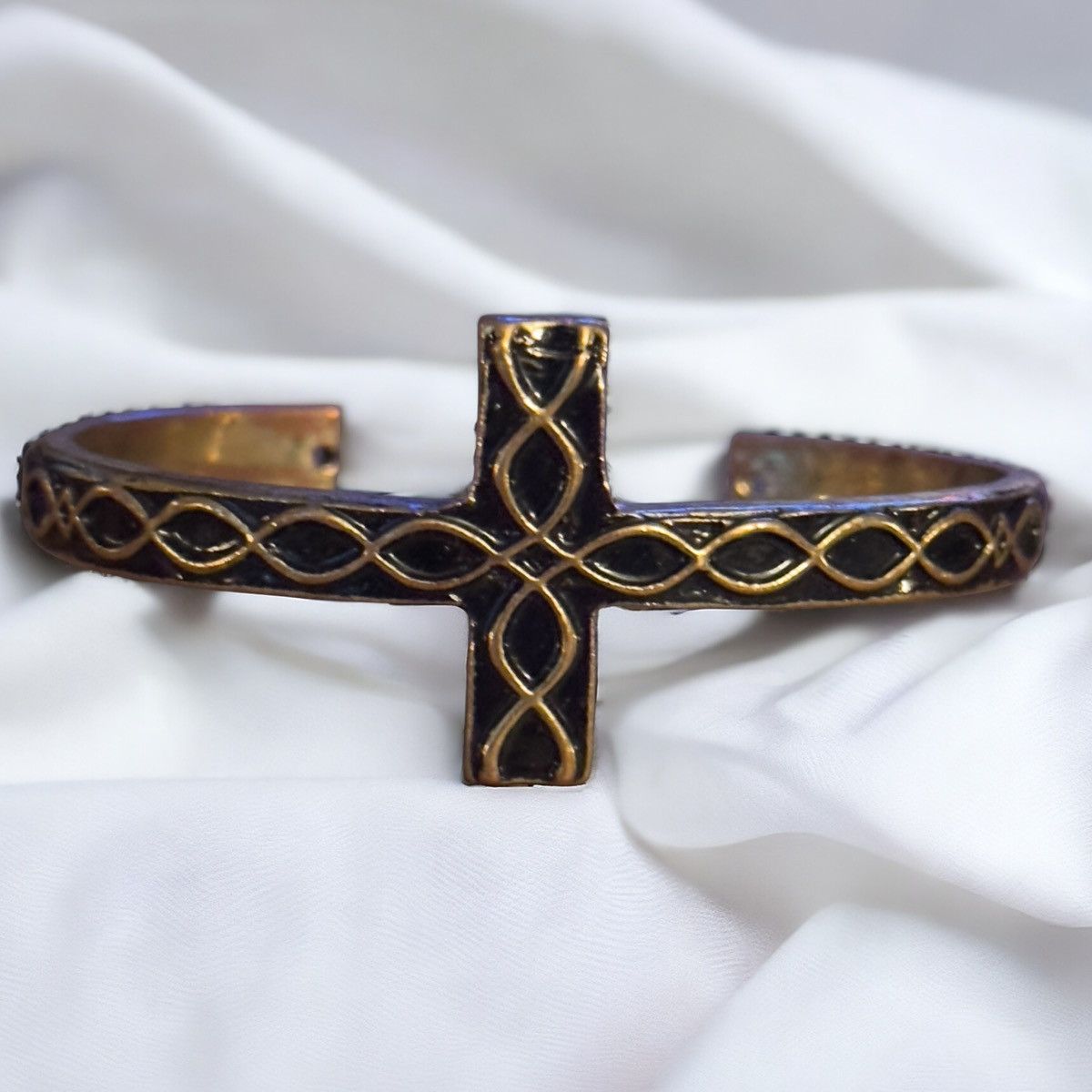 Other Gold tone black enamel cross cuff bangle bracelet Size ONE SIZE - 1 Thumbnail