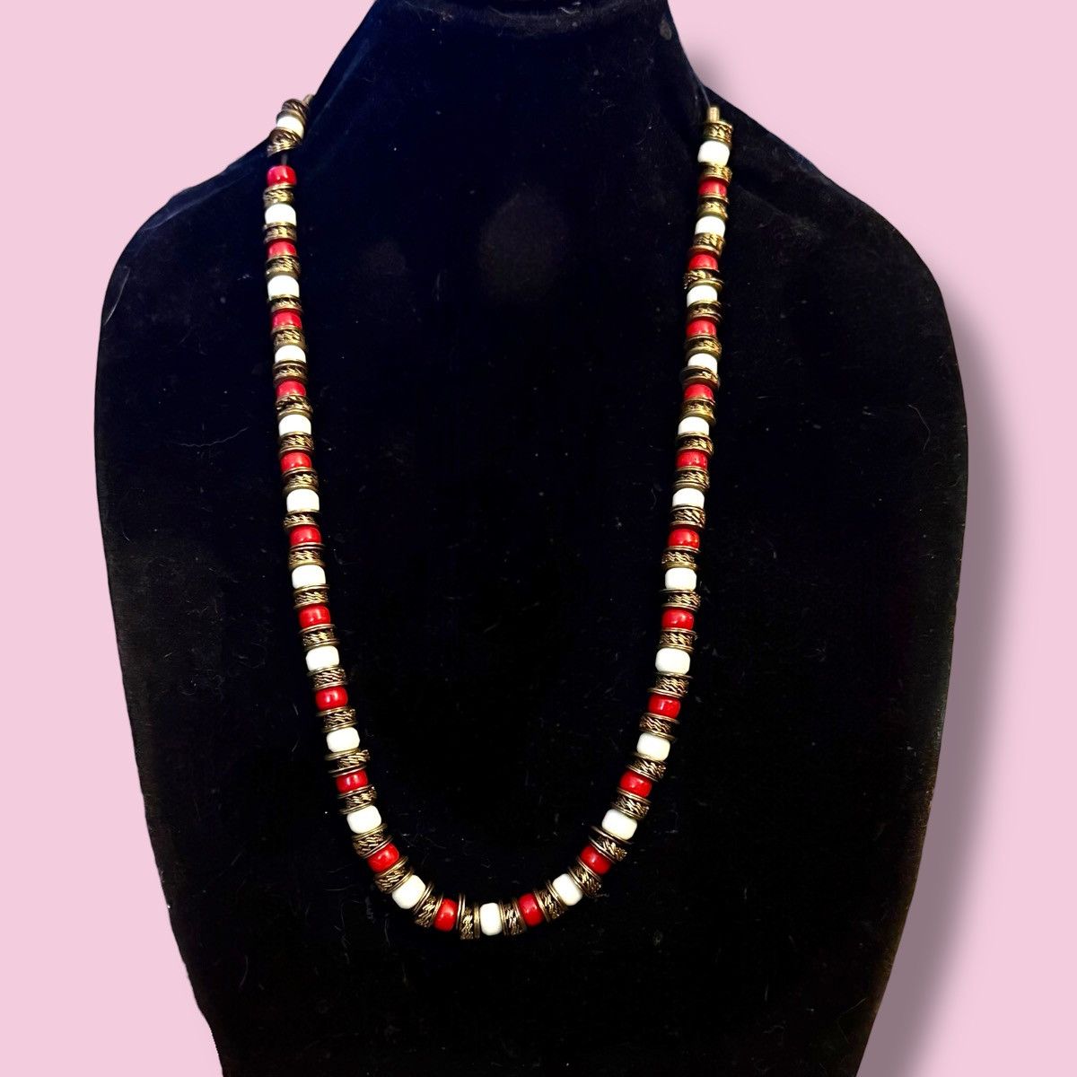 Vintage Vintage long red, white and gold bead necklace Size ONE SIZE - 1 Thumbnail