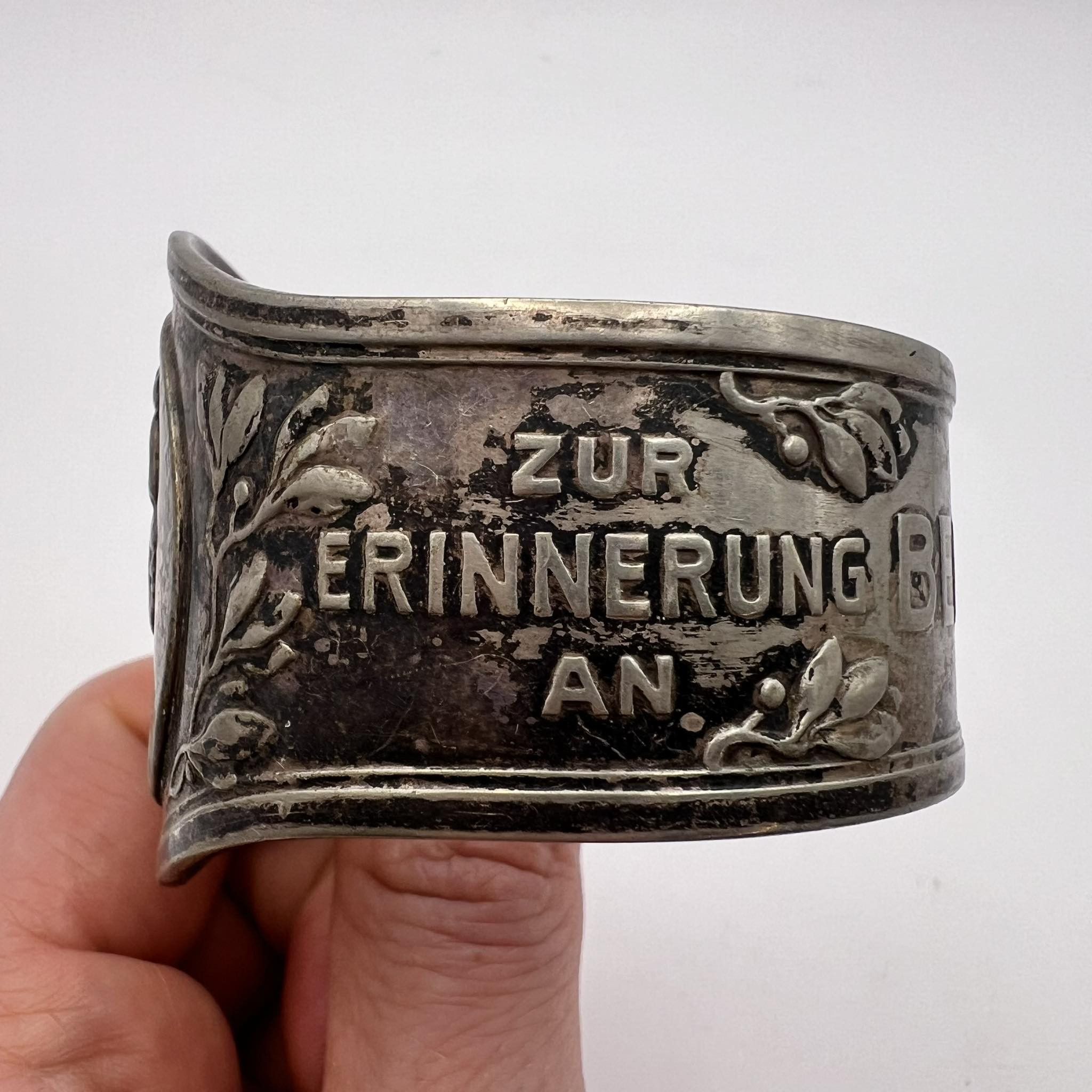 Vintage 1928 Berndorf Antique Coin Silver Napkin Ring medallion Size ONE SIZE - 6 Thumbnail