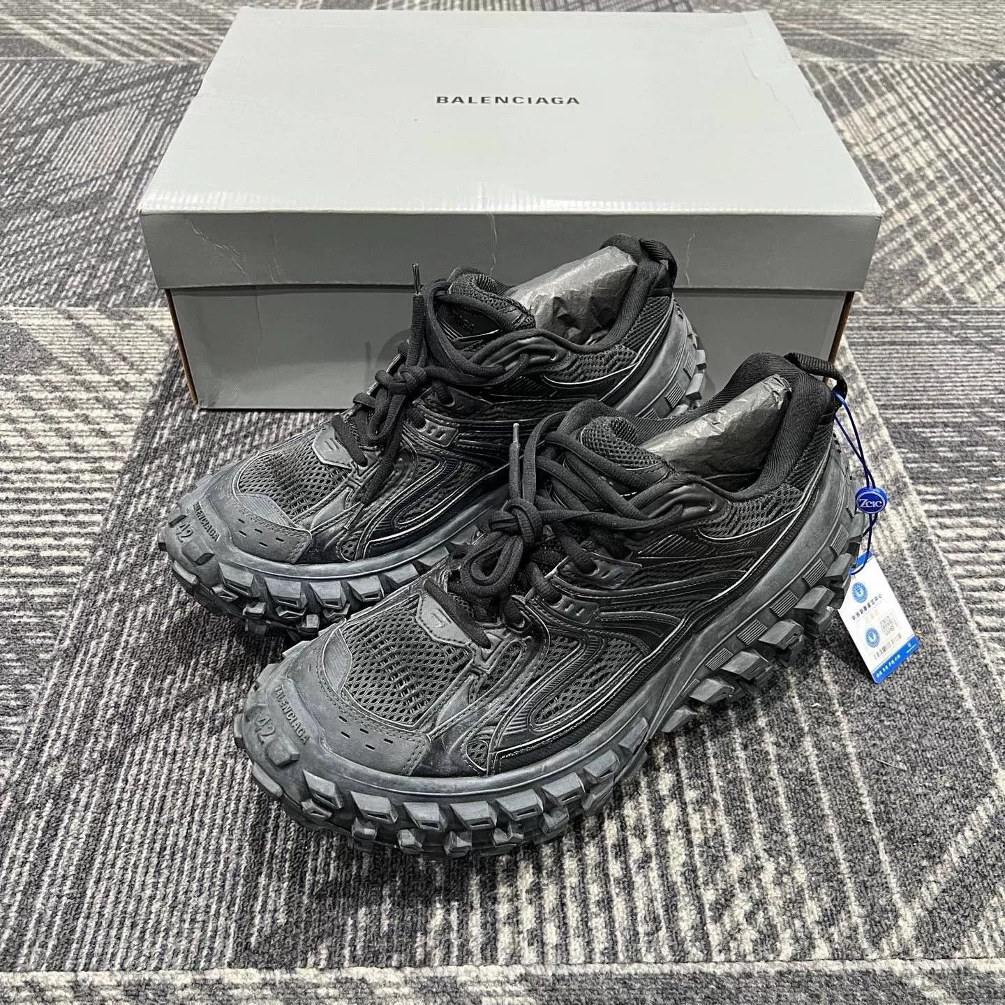 Balenciaga Balenciaga Bouncer Retro Tire Shoes Size US 9 / EU 42 - 1 Thumbnail