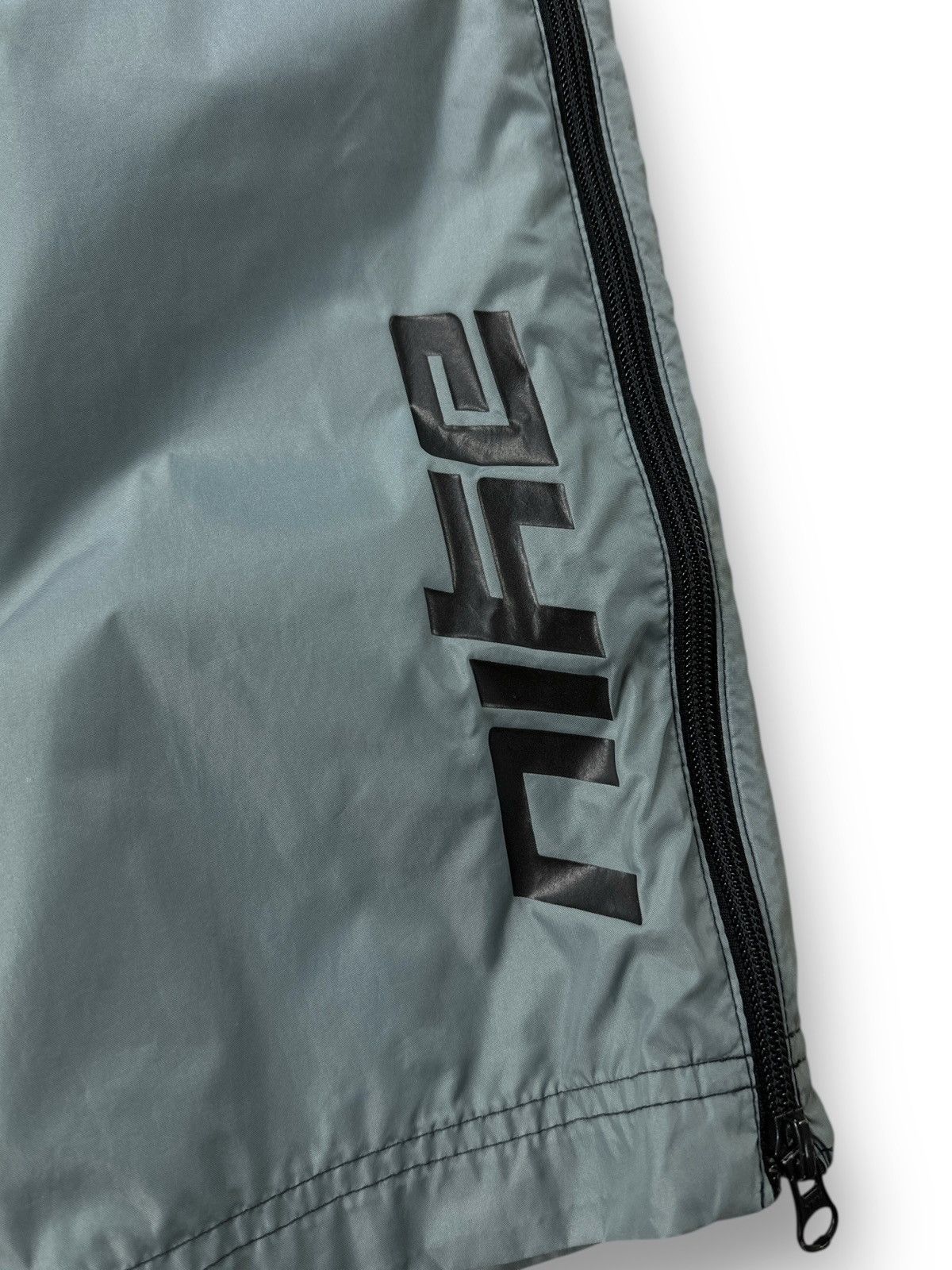 Nike Vintage Y2K Nike Nylon Full Zip Venting Track Pants Men’s S Size US 30 / EU 46 - 4 Thumbnail